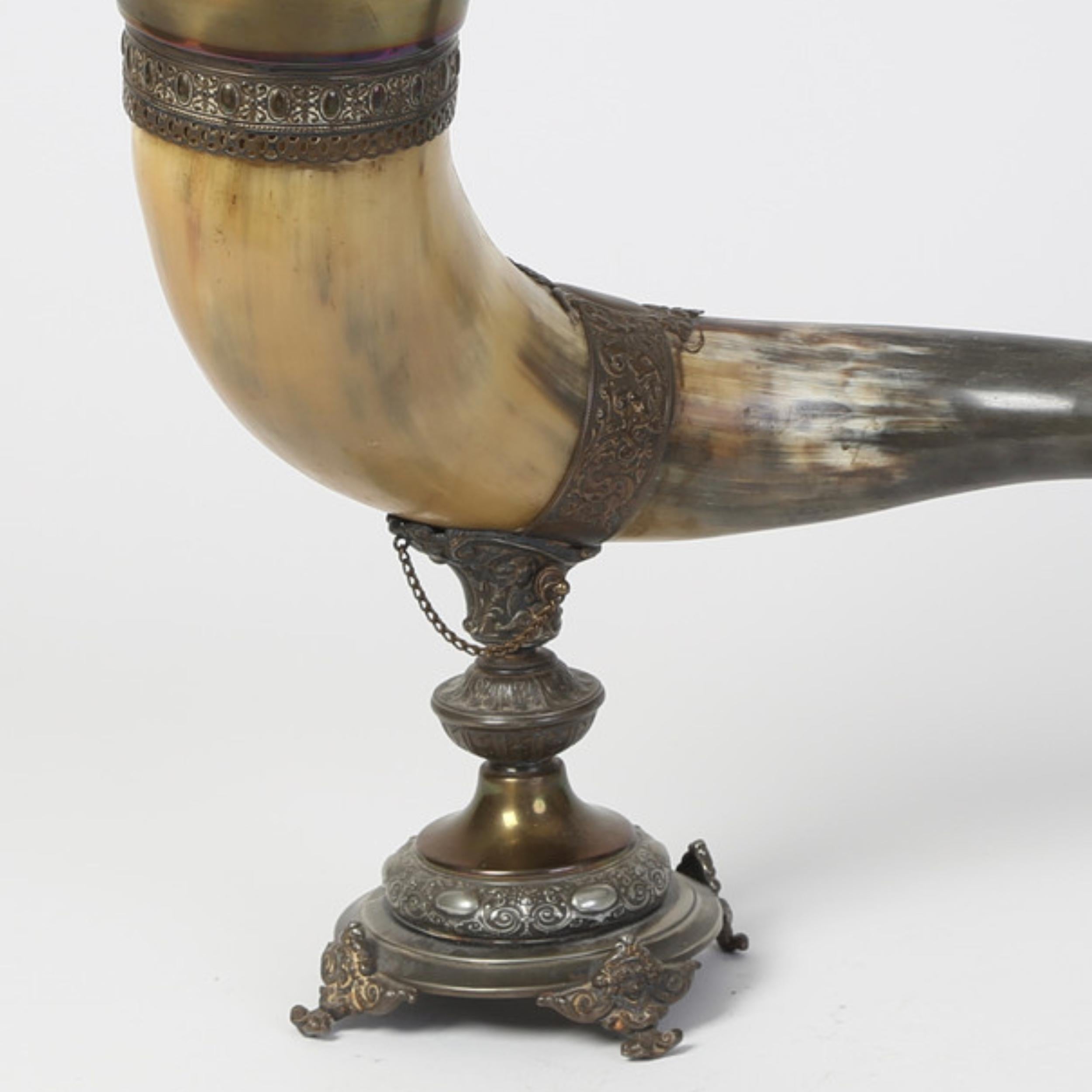 Scultura Decorativa BEVERAGE HORN, Raro bicchiere da vino in osso e argento del 1894 In condizioni ottime in vendita a Wembley, GB
