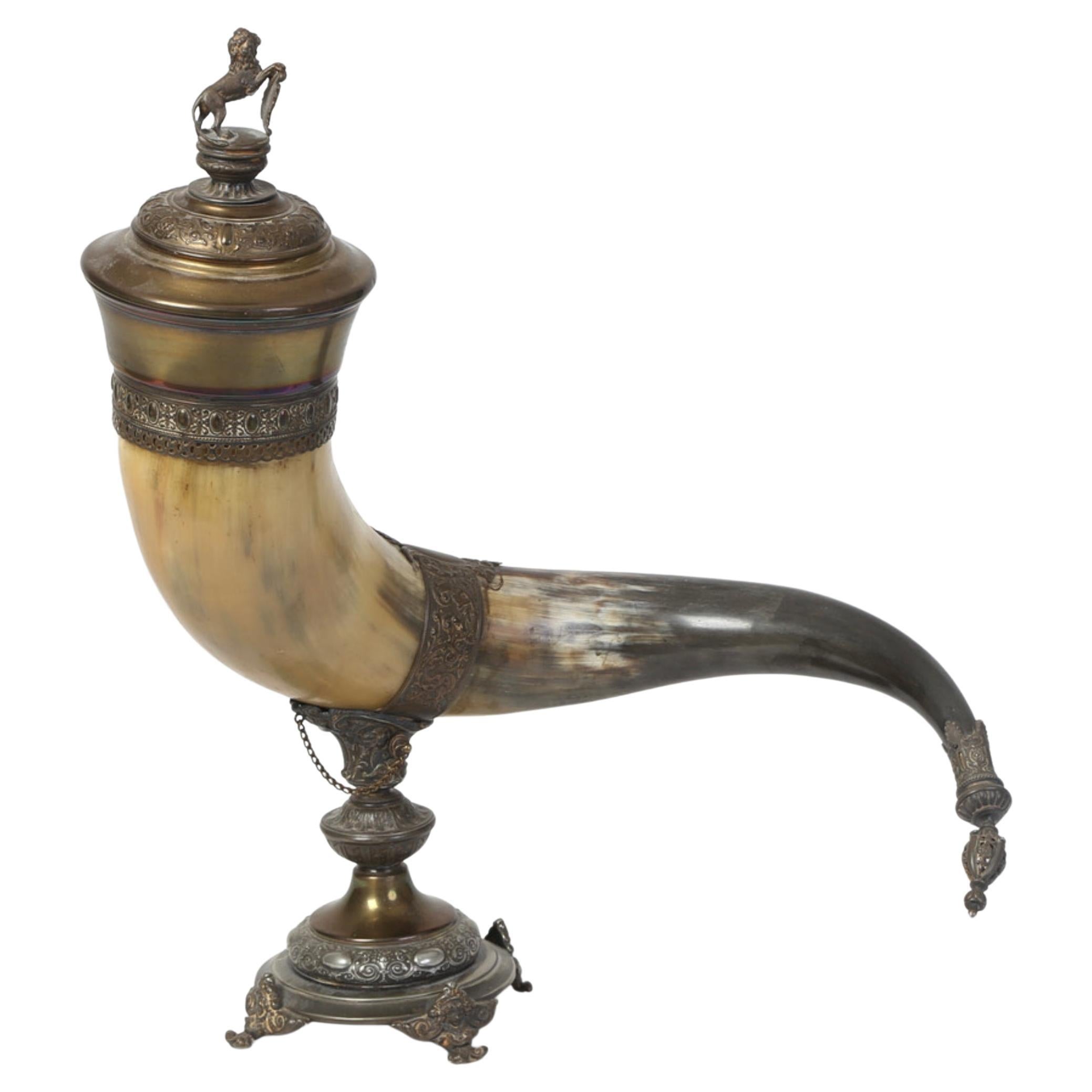 Scultura Decorativa BEVERAGE HORN, Raro bicchiere da vino in osso e argento del 1894