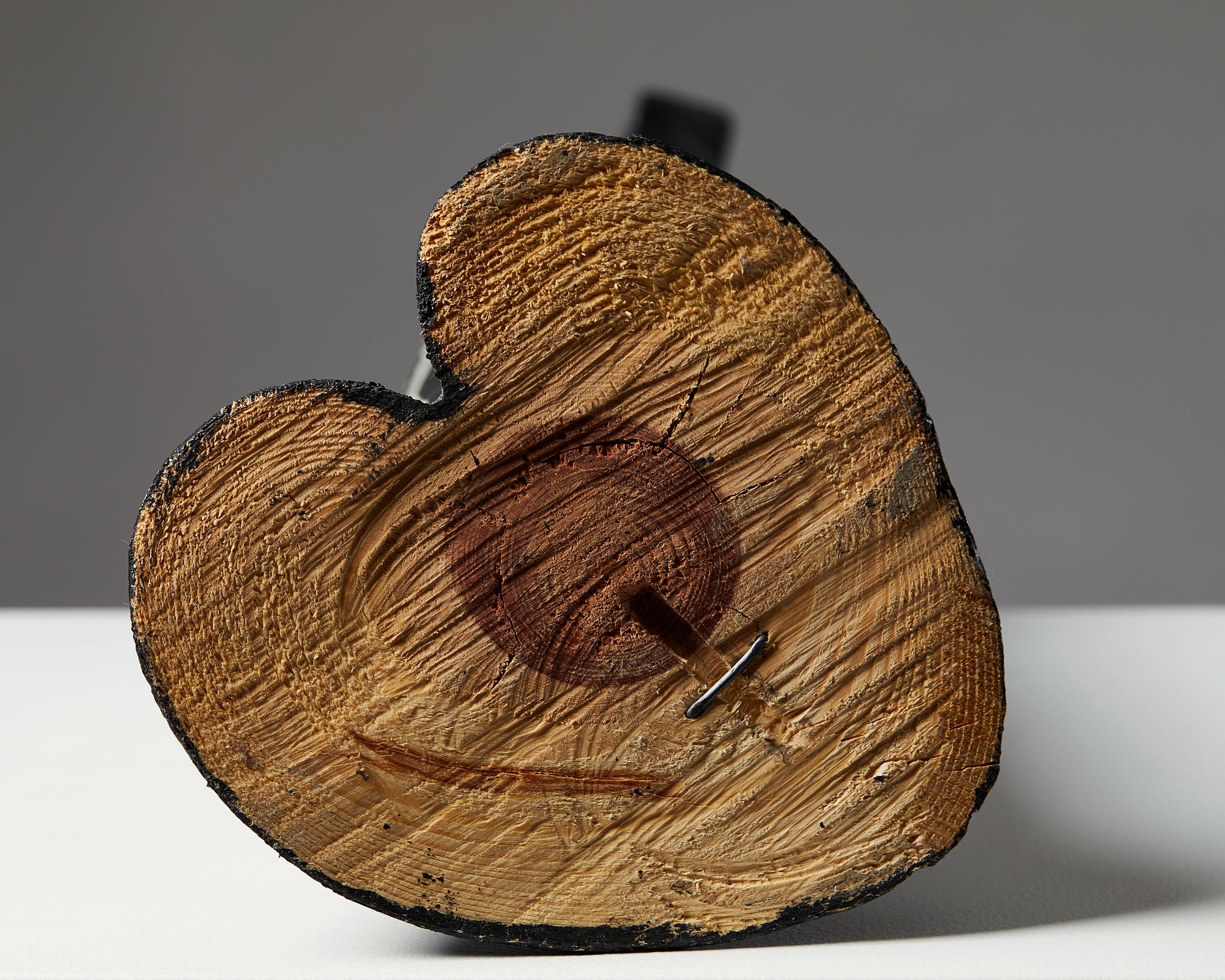 Escultura de madera pintada diseñada por Arne Lindaas, Noruega, años 70 en Bueno estado para la venta en Stockholm, SE