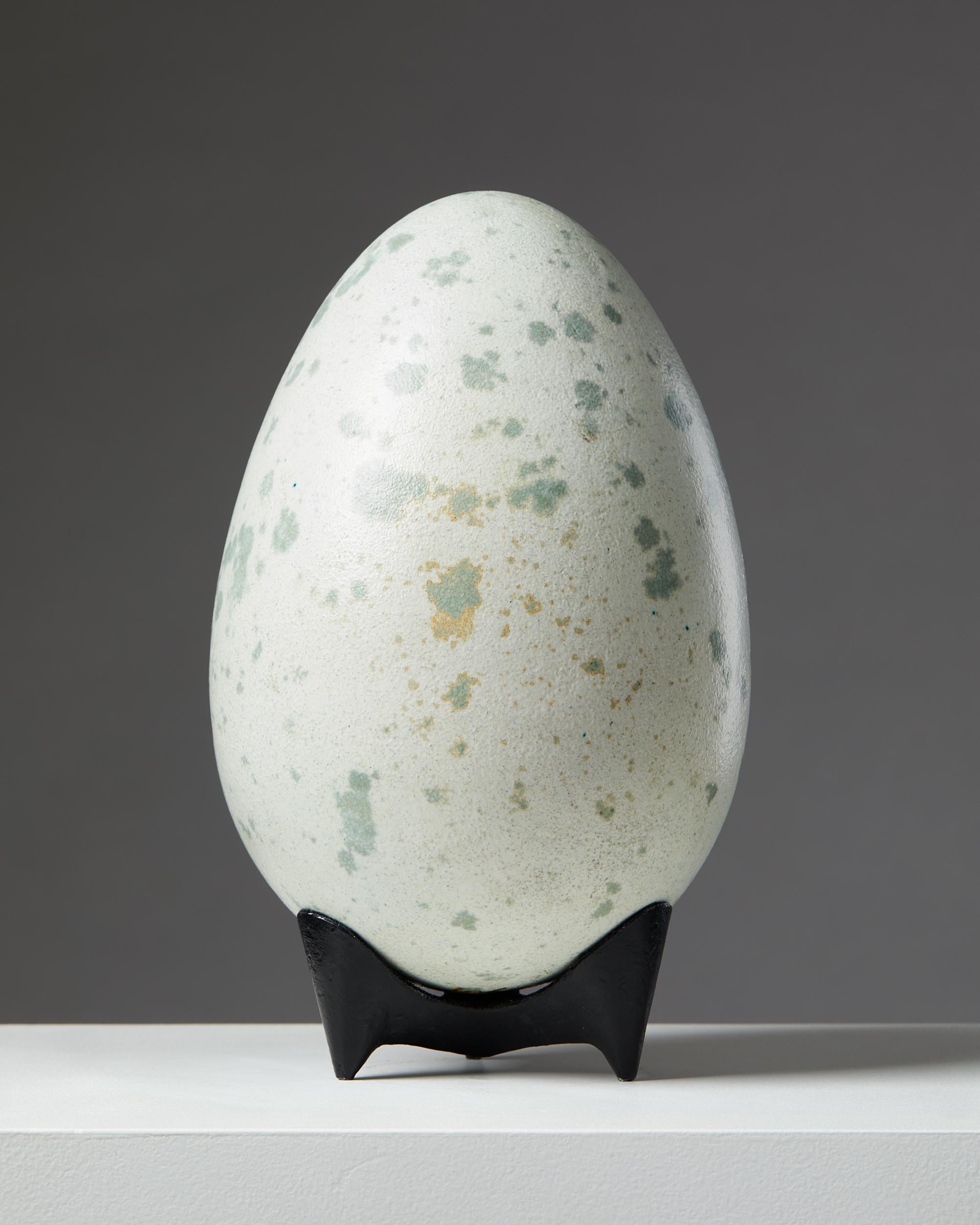 Swedish Egg Sculpture Designed by Hans Hedberg made in Sweden during the 1980s / 1990s For Sale