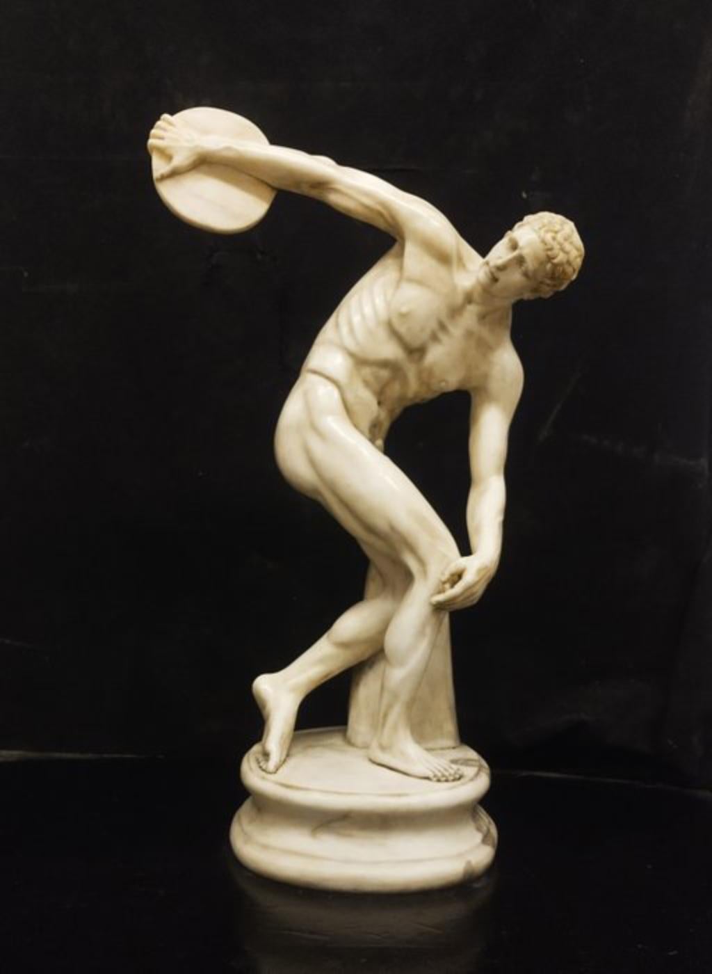 Discobolo in marmo, scultura rara, in perfette condizioni, è molto difficile trovare questo tipo di scultura intatta. ULTERIORI FOTO, INFORMAZIONI SUL LOTTO E INFORMAZIONI SULLA SPEDIZIONE POSSONO ESSERE RICHIESTE INVIANDO UN'EMAIL
Spese di