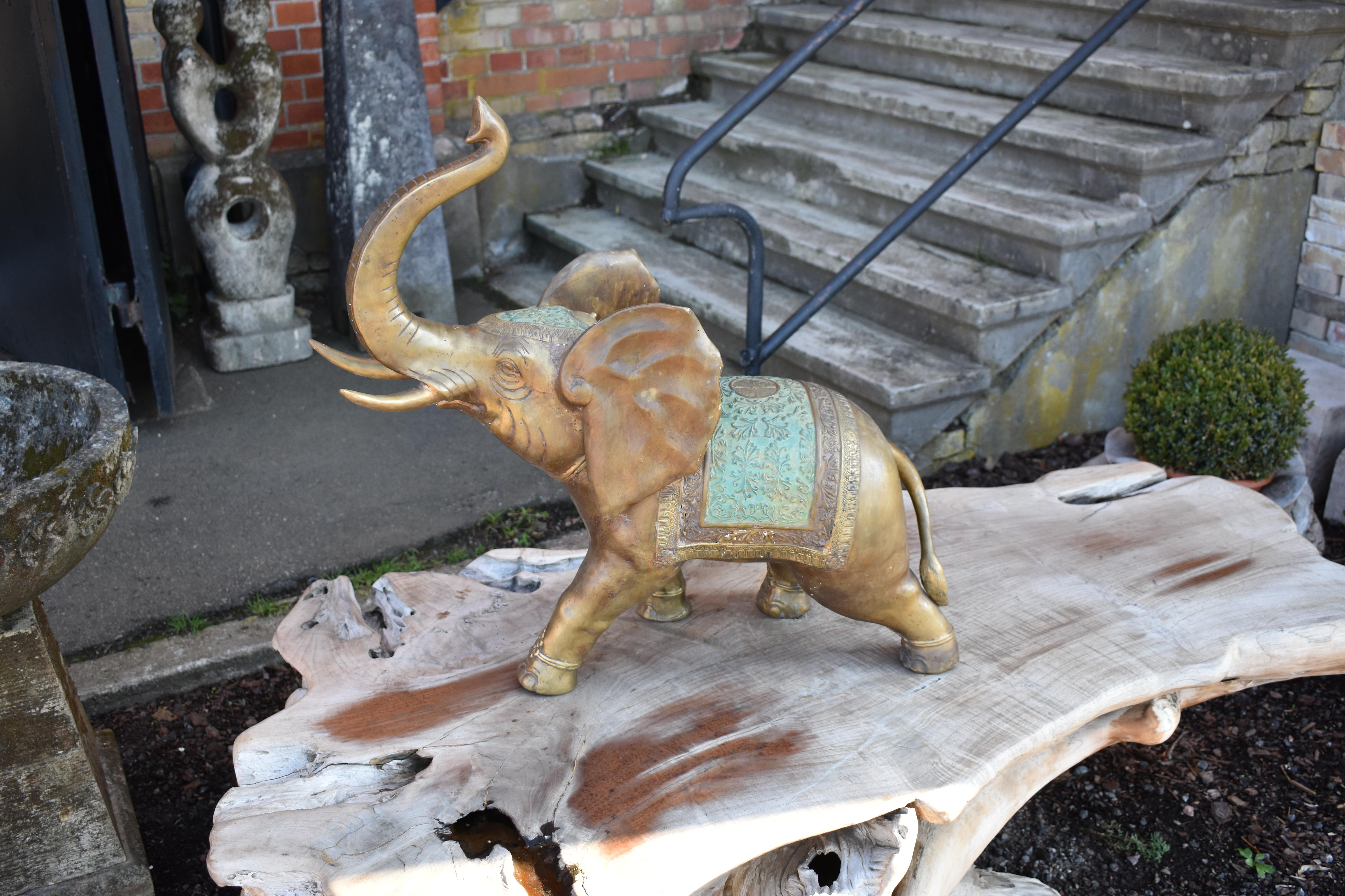 Sculpture, Elephant in Patinated and Painted Bronze In Good Condition For Sale In Helsingborg, SE