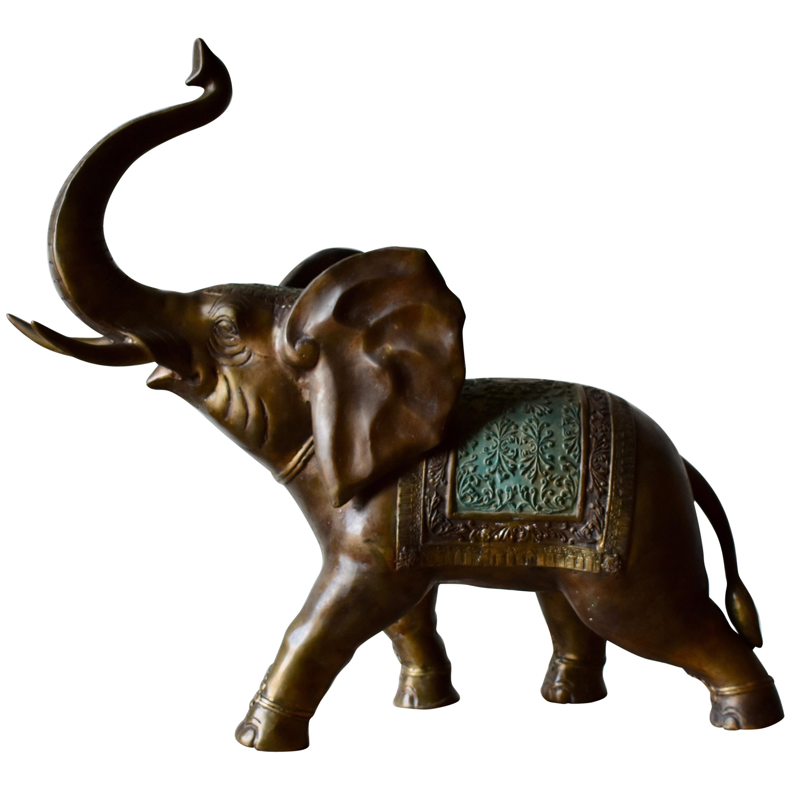 Sculpture, Elephant in Patinated and Painted Bronze For Sale