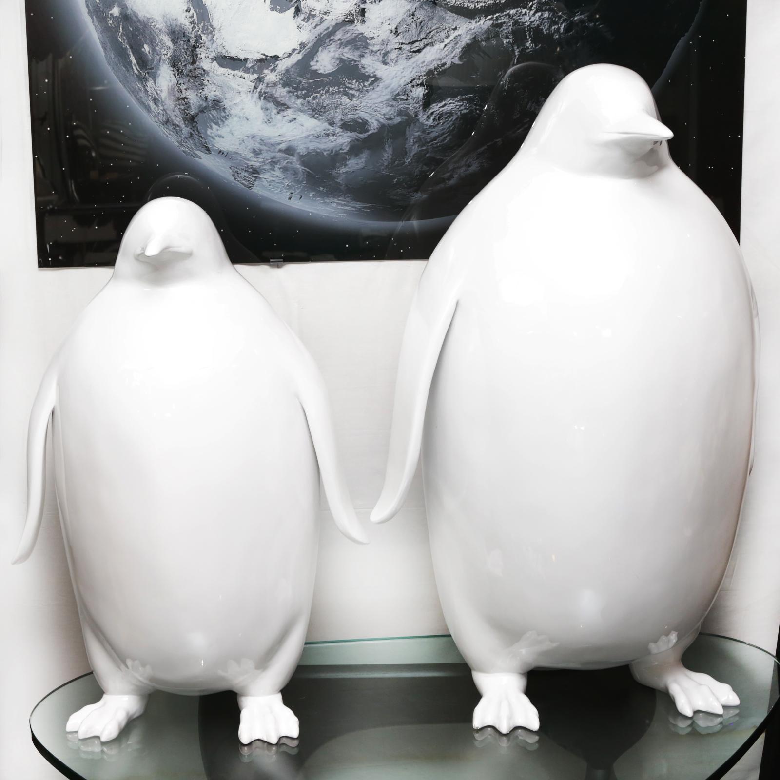 Sculpture of Emperor penguin in varnished white
lacquered resin.
Created by David Rousselot – Paris
Two sizes available.
Measures: 
Small model, L 50 x D 40 x H 85cm. Price: €4250.00
Small model available now.
Large model, L 70 x D 50 x H100cm.