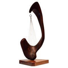 Sculpture en bois forme libre circa 1960 France, signée.