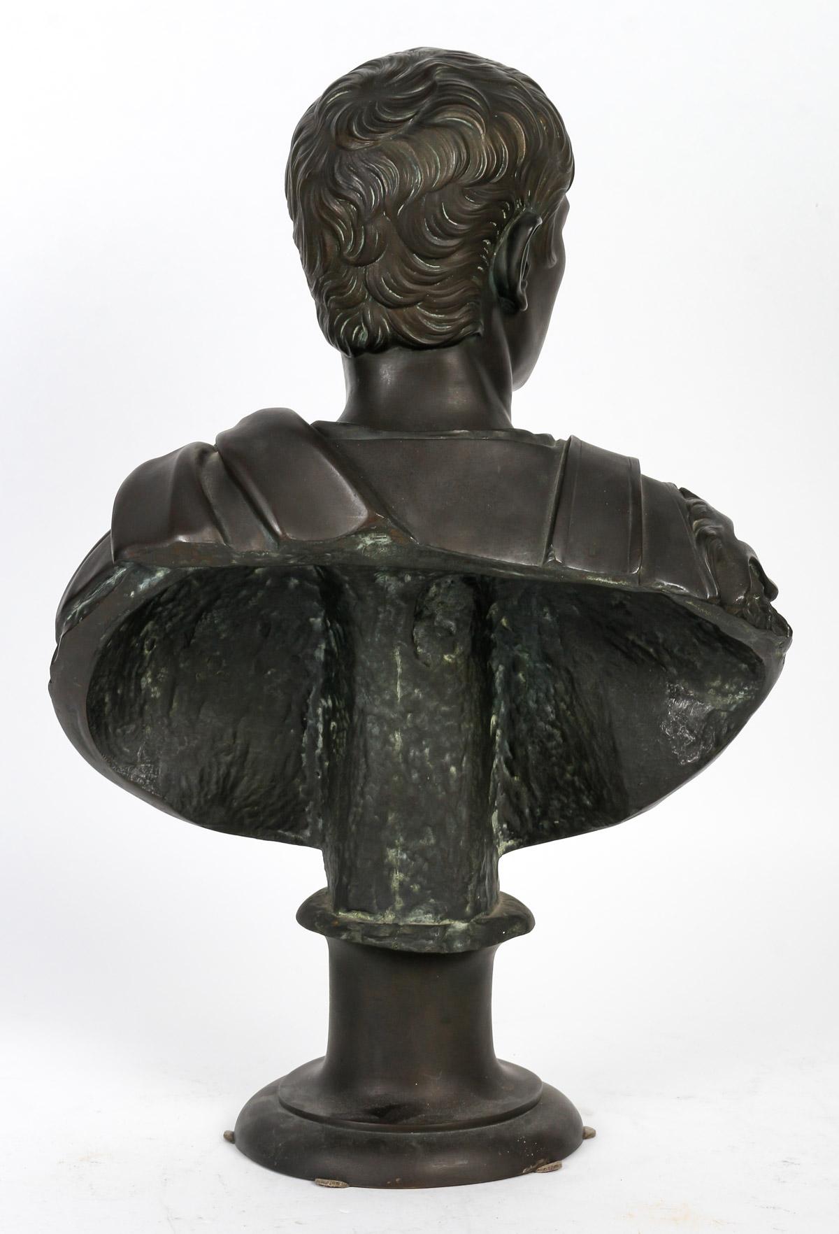 Sculpture en Bronze, Jules César, XIXème Siècle.  In Good Condition For Sale In Saint-Ouen, FR