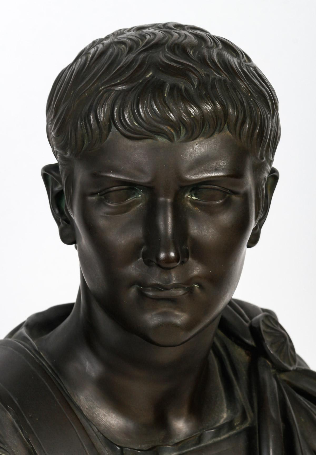 19th Century Sculpture en Bronze, Jules César, XIXème Siècle.  For Sale