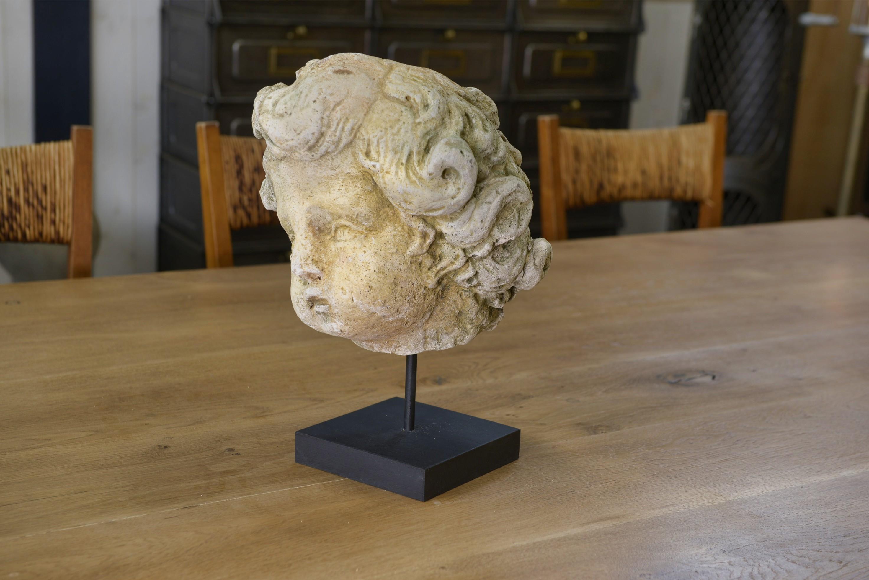 20th Century Sculpture en pierre reconstituée style antique XXème For Sale