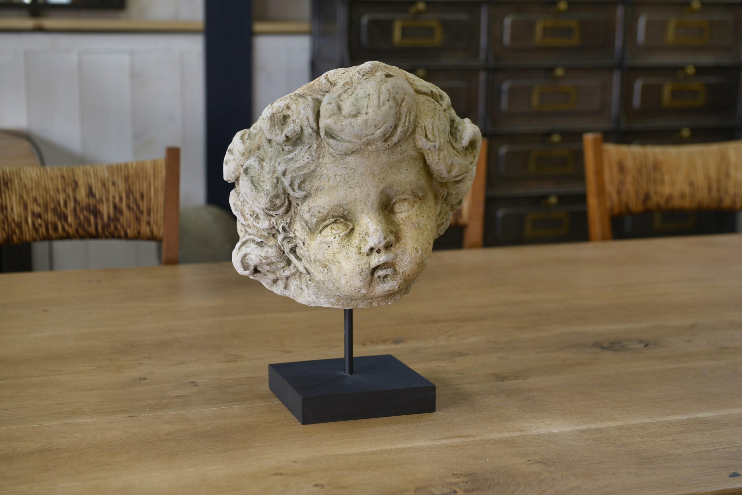 Stone Sculpture en pierre reconstituée style antique XXème For Sale