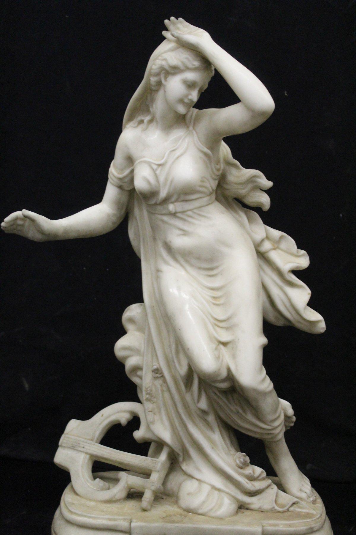 Escultura, Figura femenina con lira siglo XX en venta