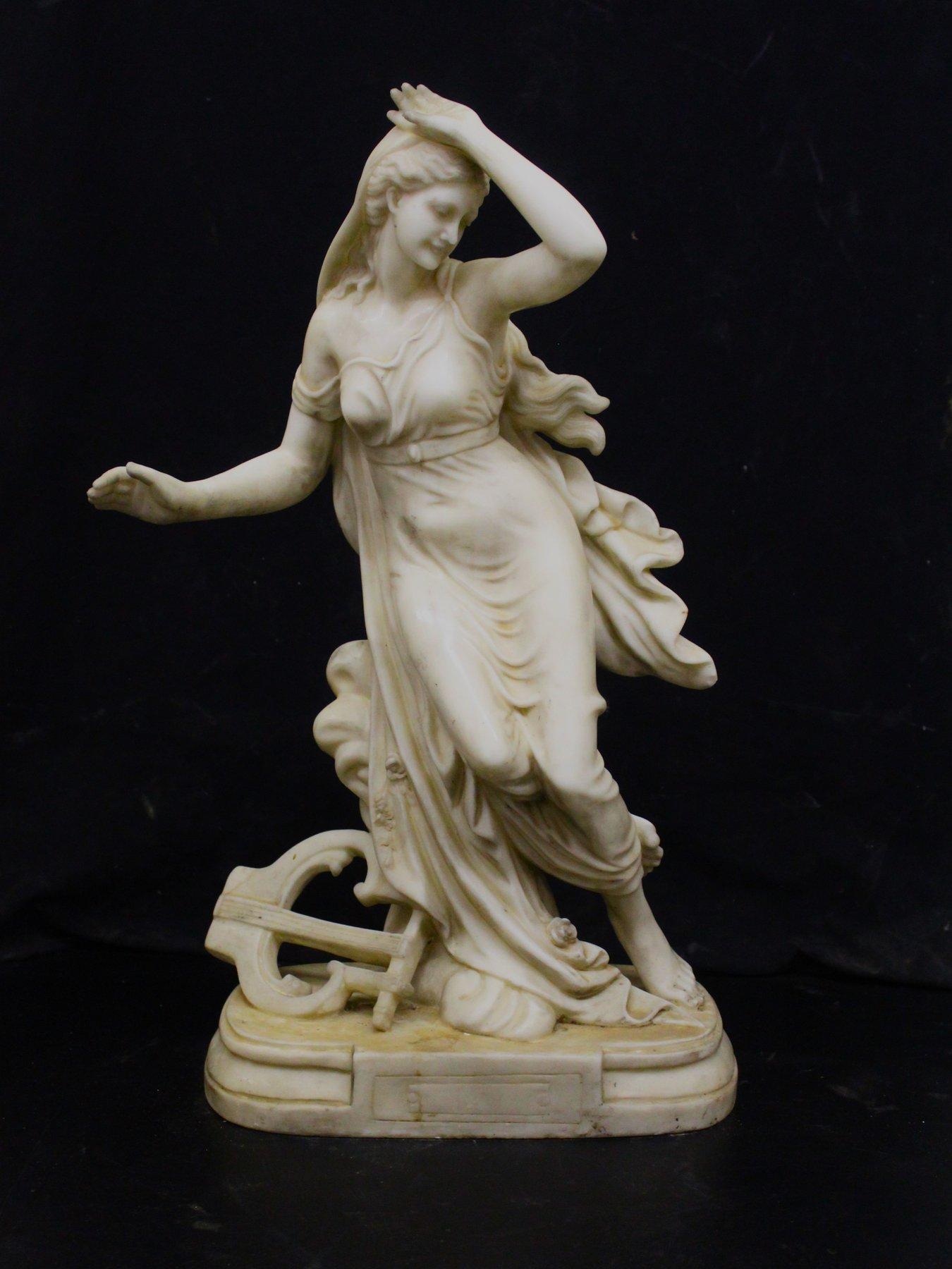 Escultura, Figura femenina con lira Mármol en venta