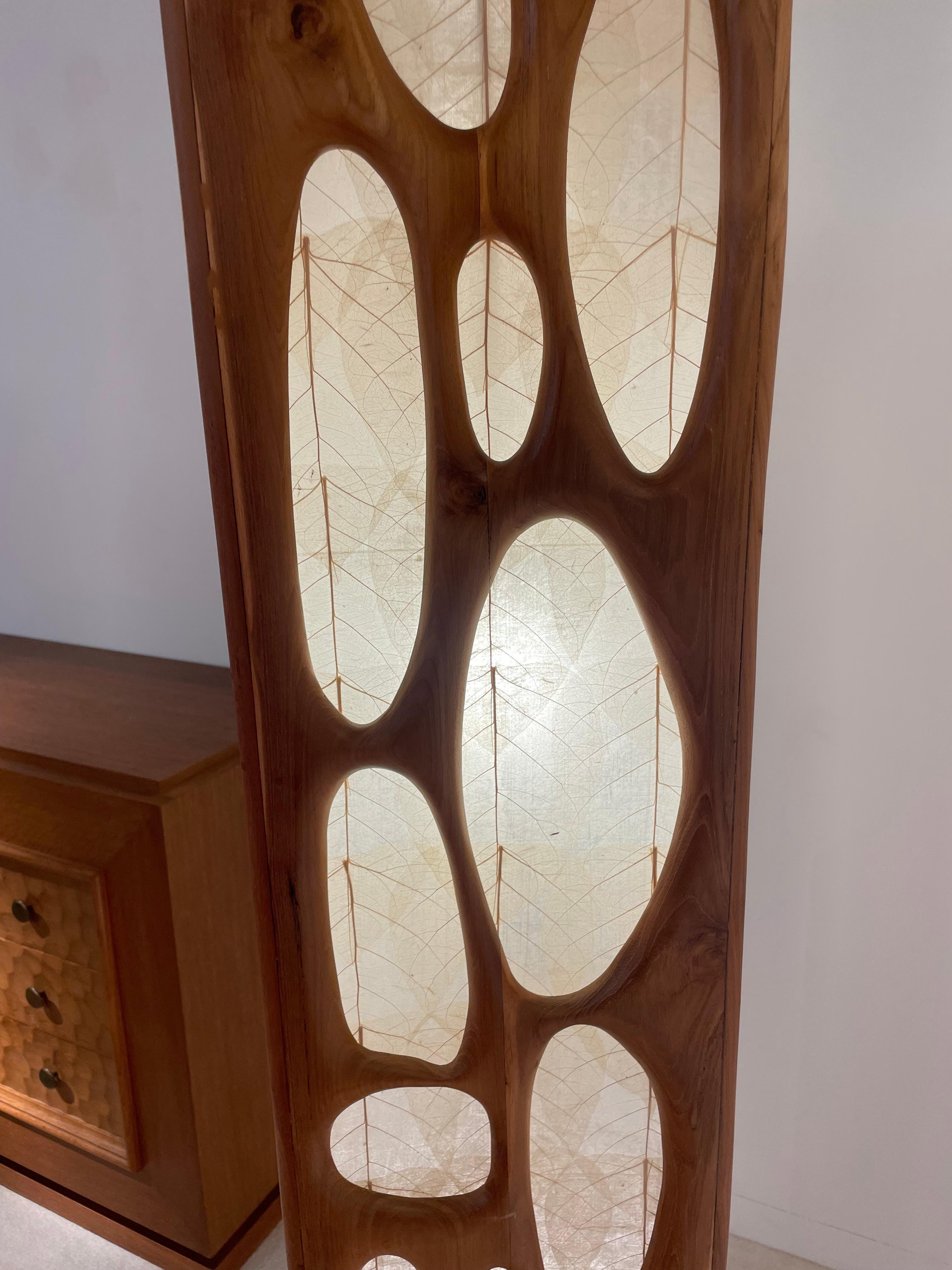Wood Sculpture floor lamp 70s For Sale