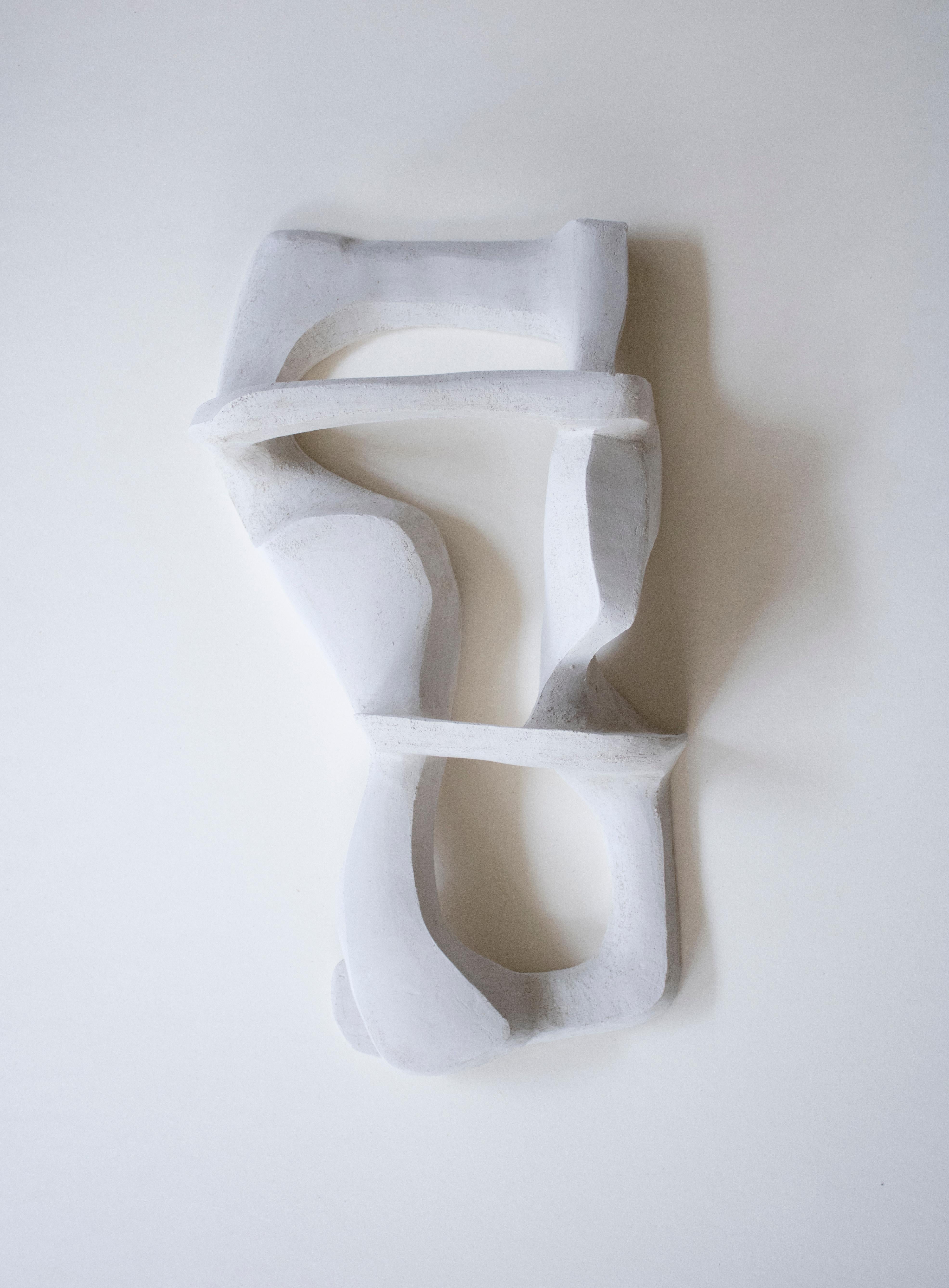 Scultura No_005 di AOAO
Dimensioni: L 27 x P 12 x H 48 cm
Materiali: Ceramica di bisquit
Opzioni di colore disponibili su richiesta.

L'idea è nata dopo aver deciso di ricollegarmi alla mia famiglia e a mio nonno, un artista scultore. Imparare a