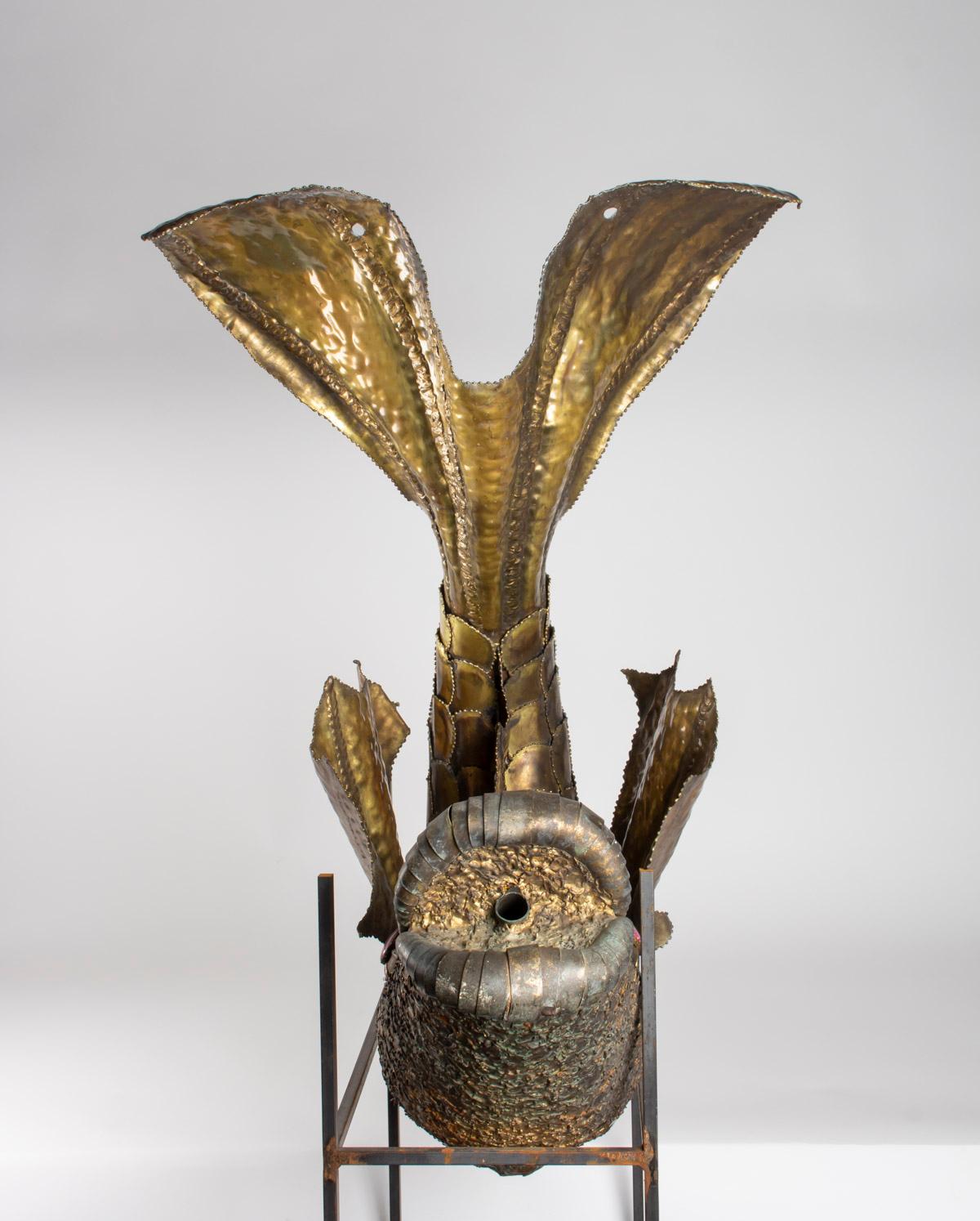 Skulptur:: Brunnen:: Darstellung eines Fisches aus Messing:: Augen aus Keramik:: 1950-1960 2