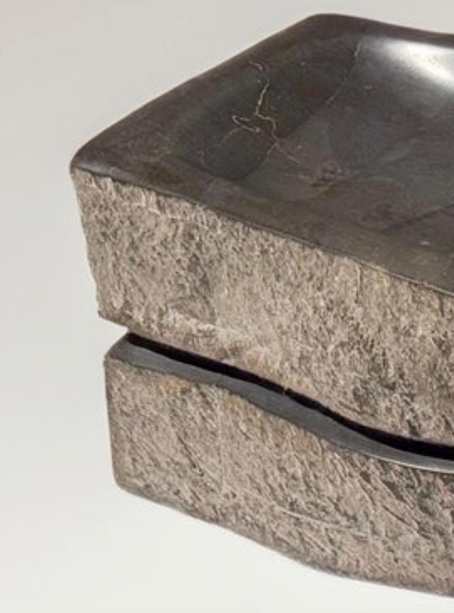 XXIe siècle et contemporain Sculpture fonctionnelle en pierre noire Handcraft Pedra Negra F-7 par Ricard Casabayó en vente