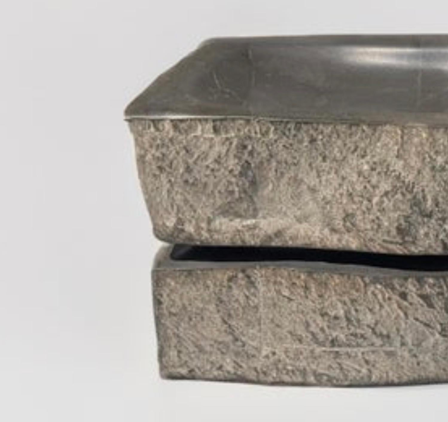 Pierre Sculpture fonctionnelle en pierre noire Handcraft Pedra Negra F-7 par Ricard Casabayó en vente
