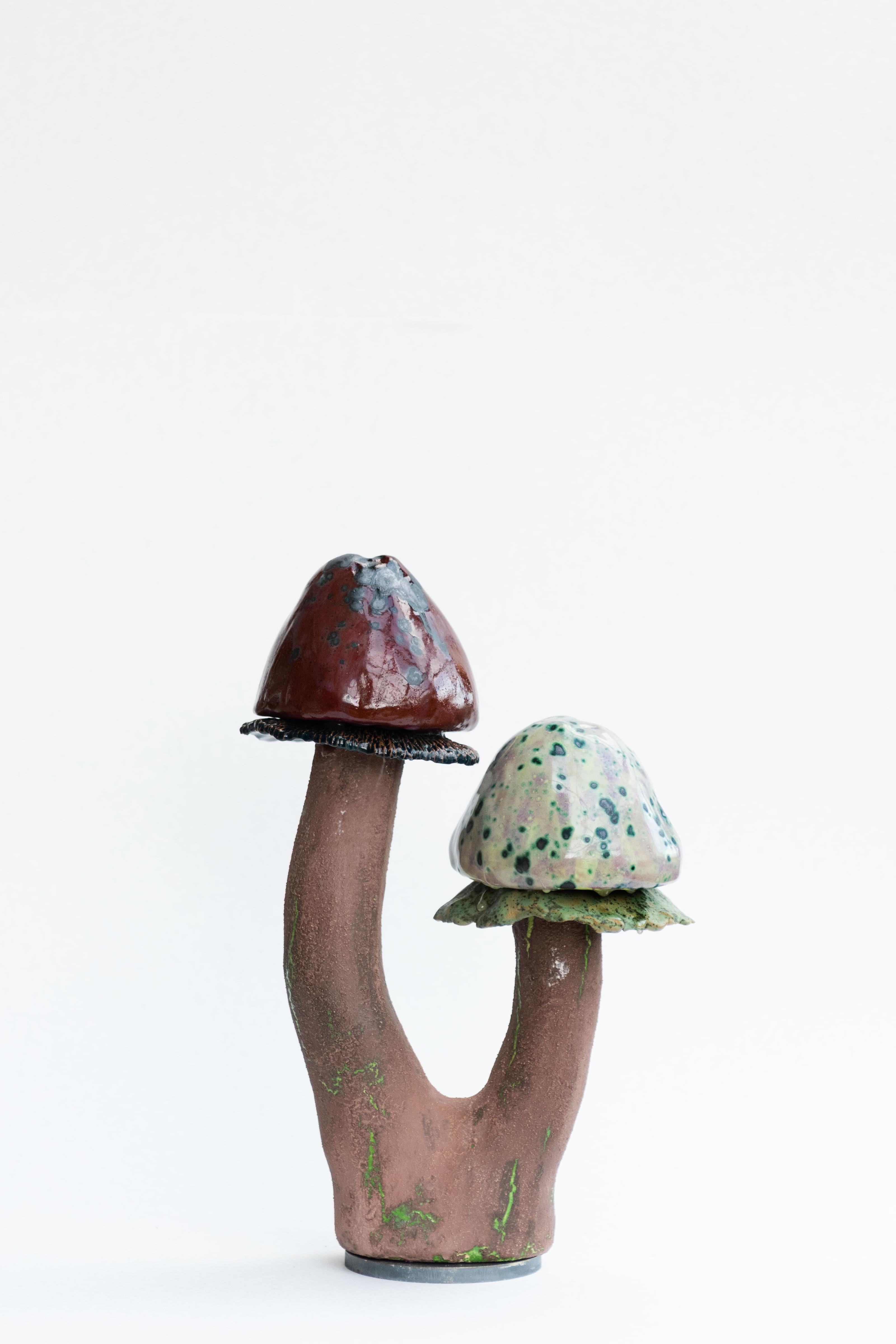 Scultura Fungui 16 di Zanellazine Ceramics
Dimensioni: L. 23 x P. 13 x H. 36 cm
Materiali: Argilla refrattaria rossa e bianca. 

Circa:
Giovanna Zighetti, ceramista e scenografa, e Lucia Zamberletti, consulente di moda, sono rispettivamente zia e
