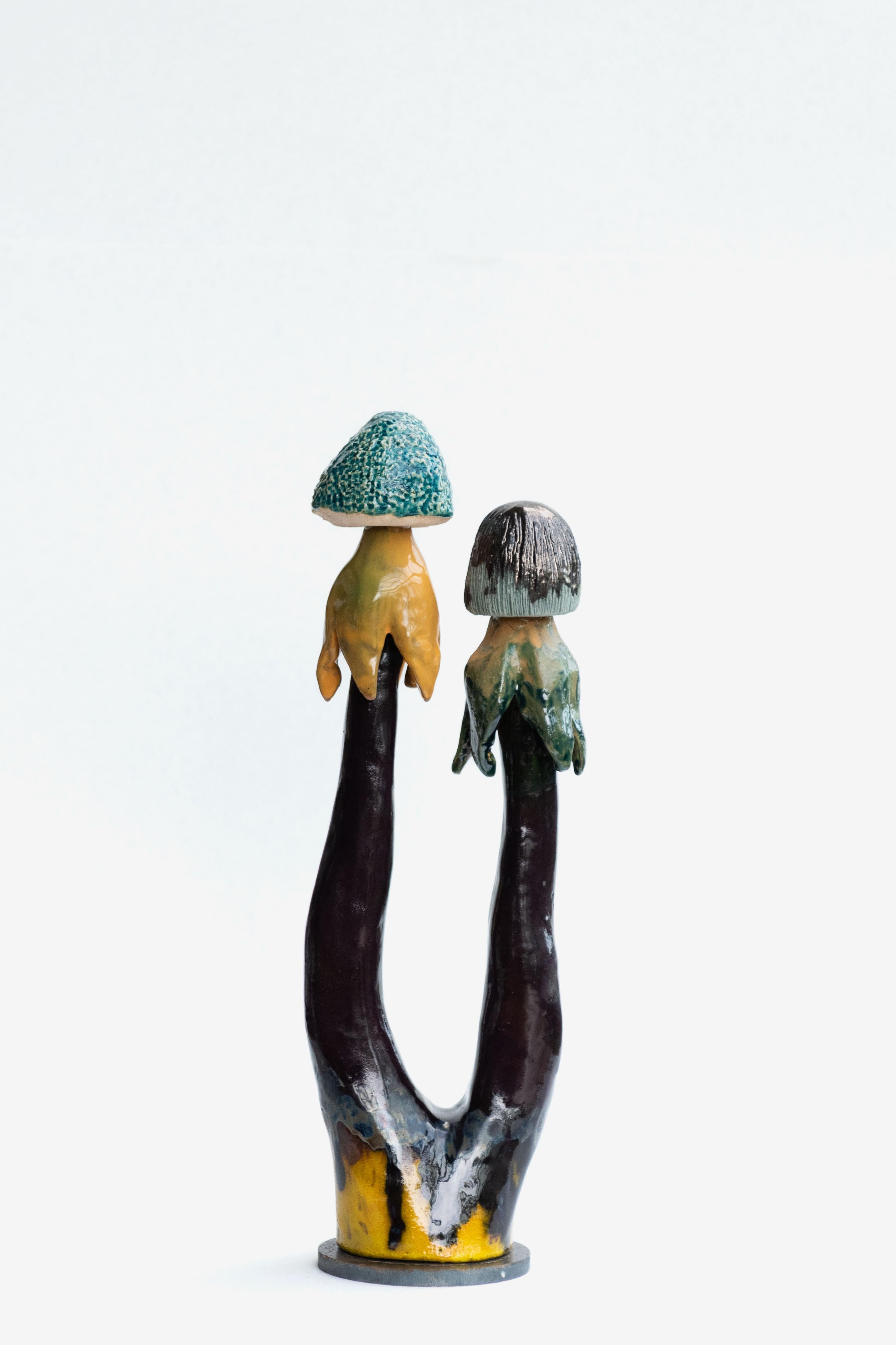 Escultura FUNGHI 18 de Zanellazine Cerámica
Dimensiones: An 13 x Pr 6 x Al 40 cm
Materiales: Arcilla roja, arcilla semirefractaria turquesa, arcilla refractaria blanca. 

Sobre:
Giovanna Zighetti, ceramista y escenógrafa, y Lucia Zamberletti,