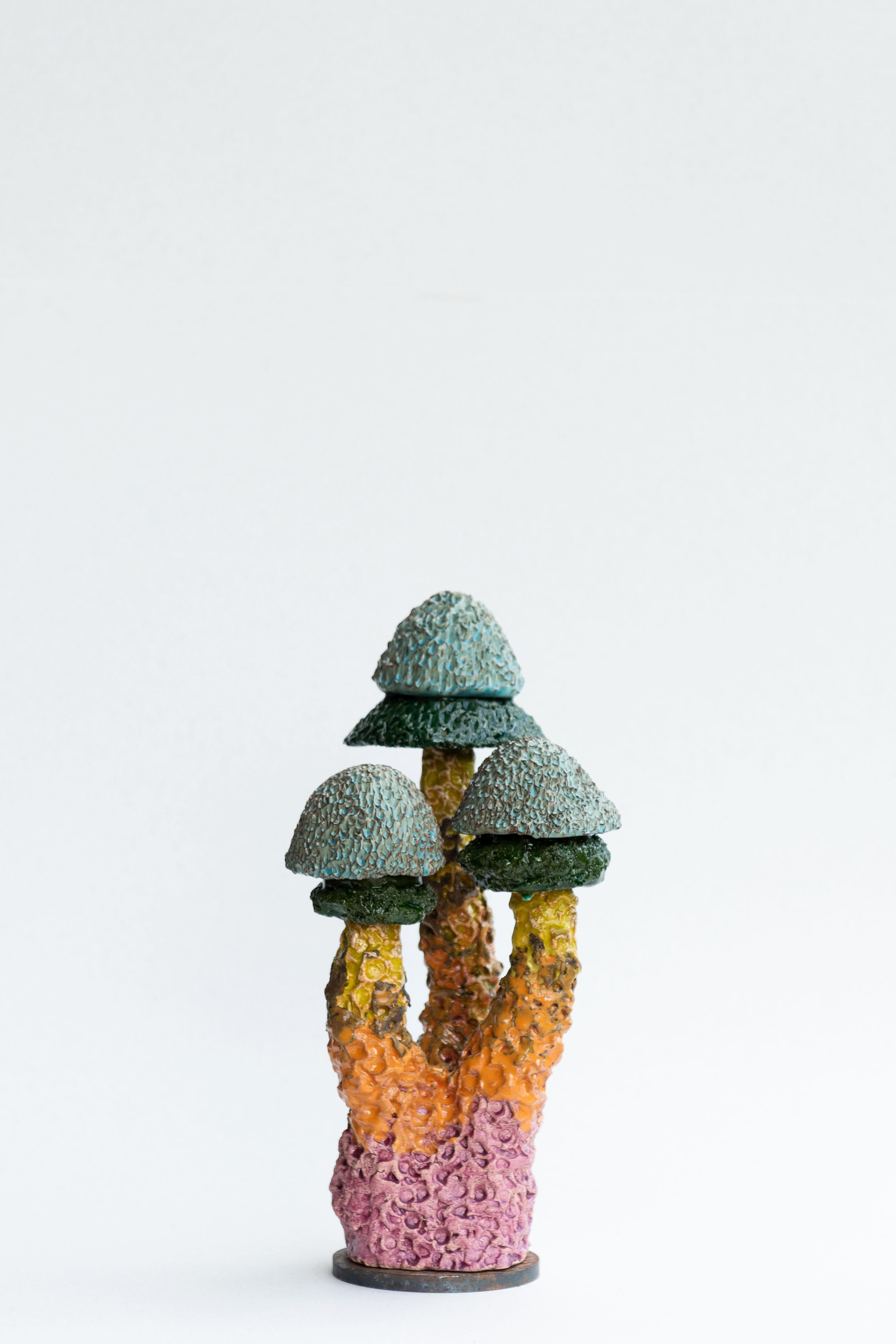 Scultura FUNGHI 19 di Zanellazine Ceramics
Dimensioni: L. 15 x P. 16 x H. 33 cm
Materiali: Argilla rossa, argilla semi-rifrattaria verde, argilla refrattaria bianca.

Circa:
Giovanna Zighetti, ceramista e scenografa, e Lucia Zamberletti, consulente