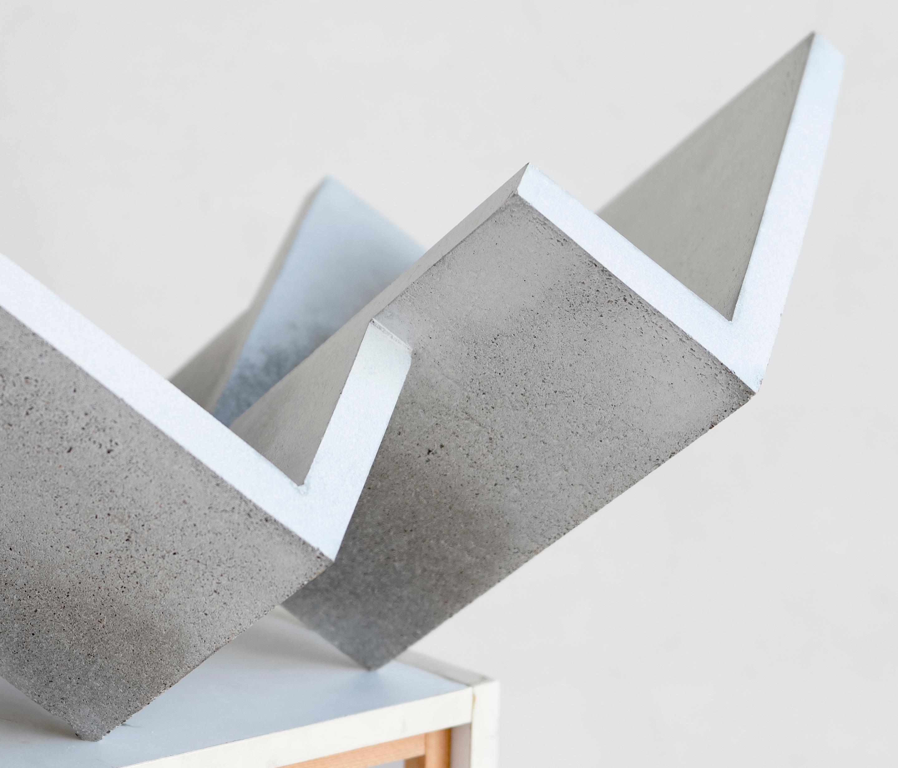 Escultura Geométrica Hormigón Blanco Encofrados Artesanales nº 1 de Manolo Menéndez en venta 1