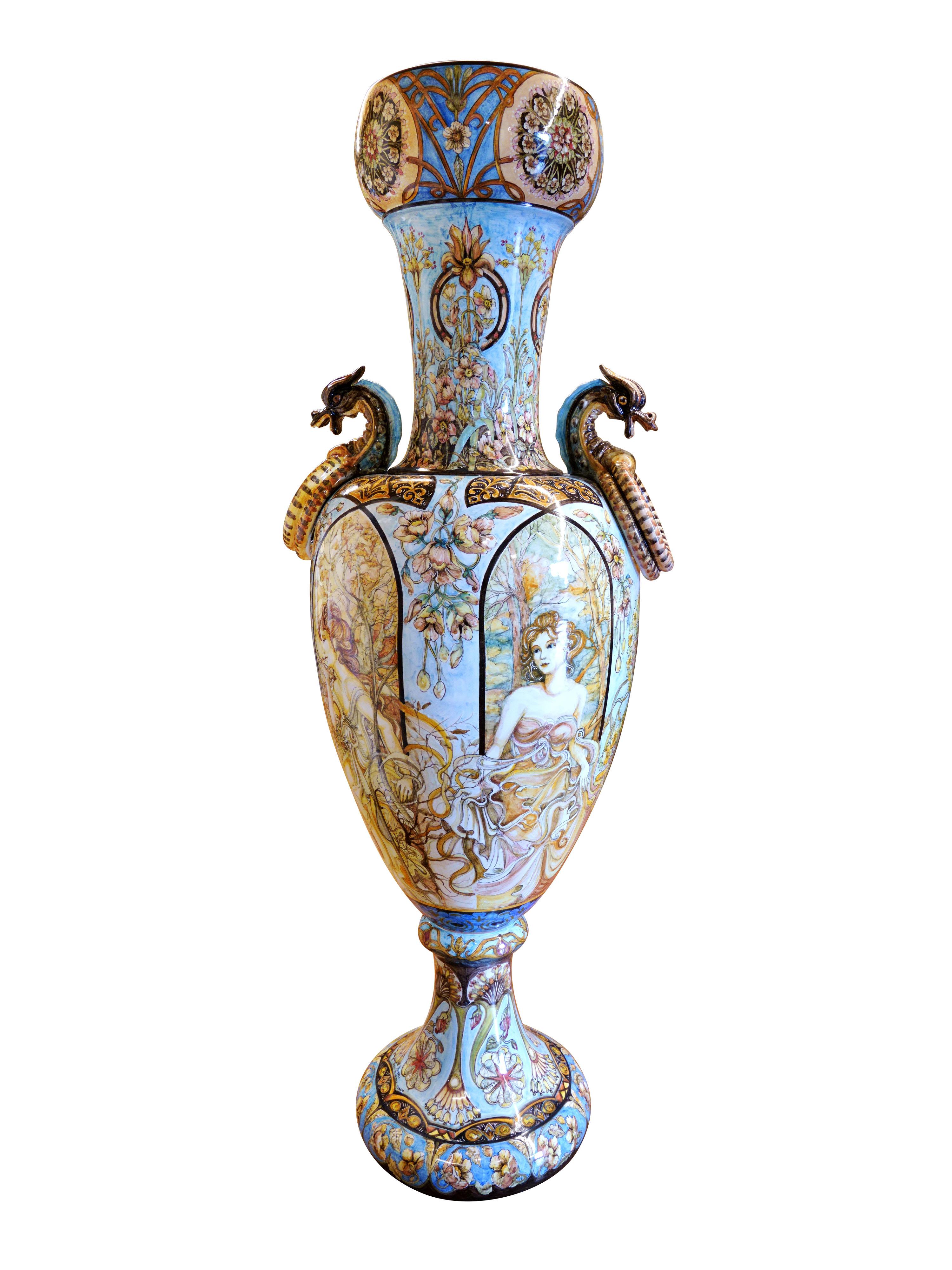 italien Sculpture Giant Amphore Vase Majolica Peint à la main Quatre Saisons Art Nouveau en vente
