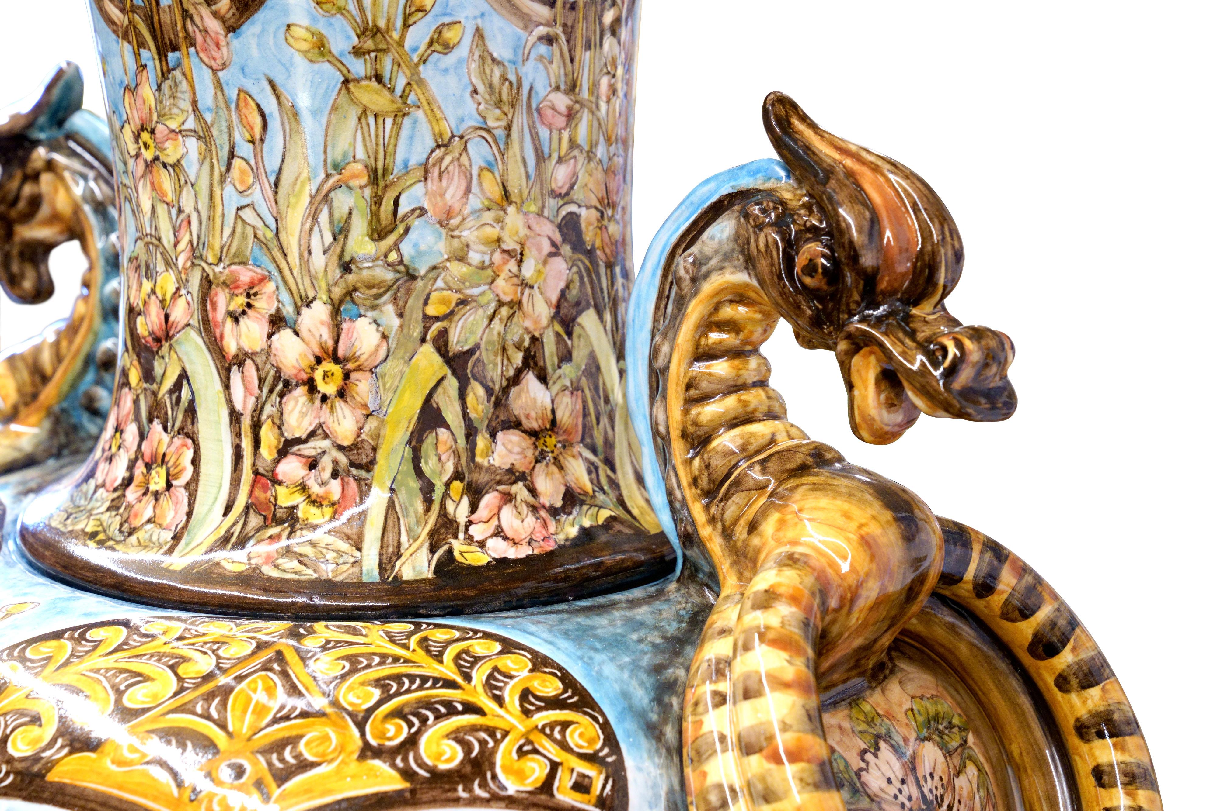Sculpture Giant Amphore Vase Majolica Peint à la main Quatre Saisons Art Nouveau Excellent état - En vente à Recanati, IT