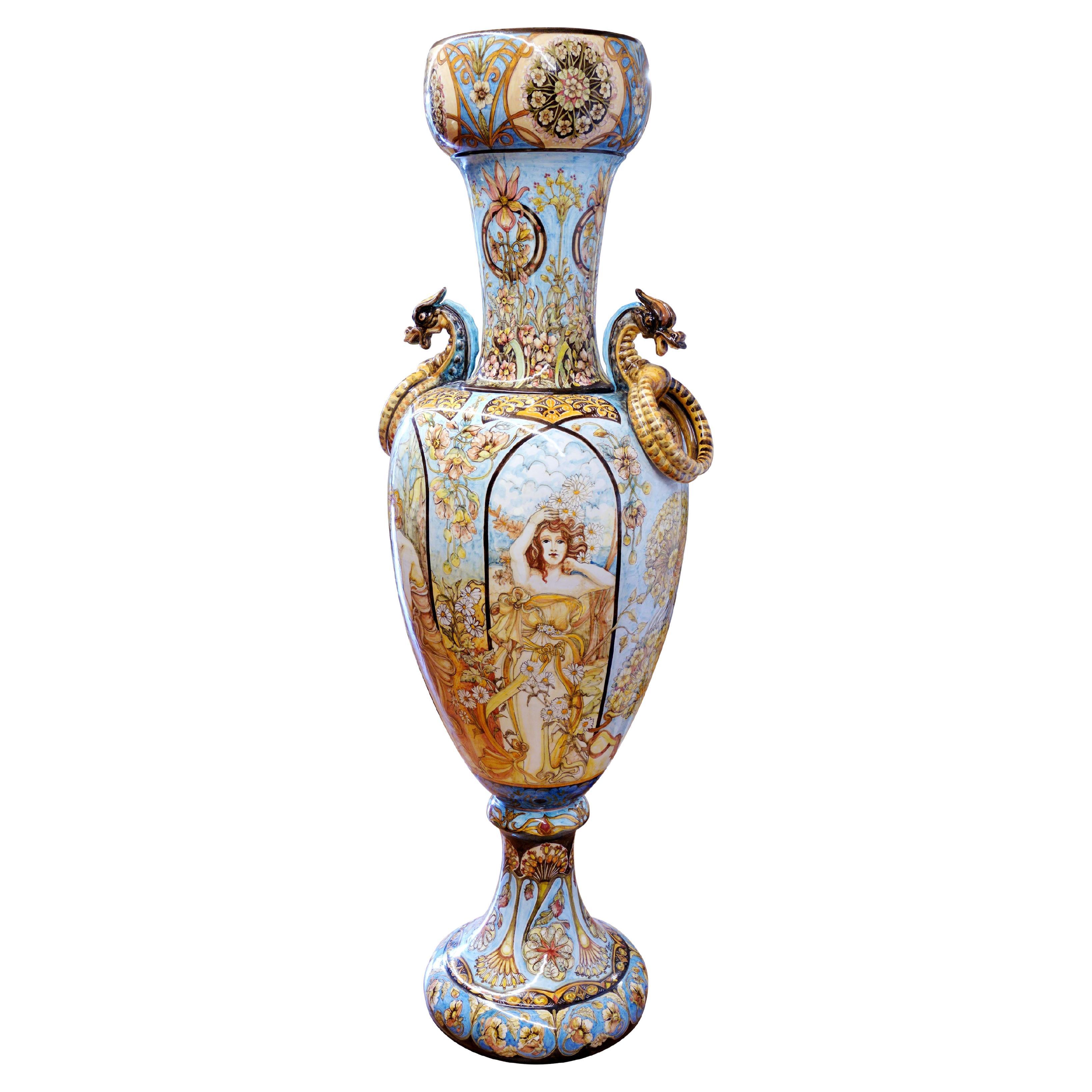 Sculpture Giant Amphore Vase Majolica Peint à la main Quatre Saisons Art Nouveau en vente