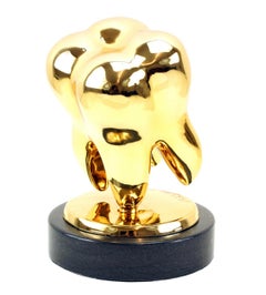Sculpture Golden Tooth in Gilded Bronze, Contemporary Art, 21st Century.