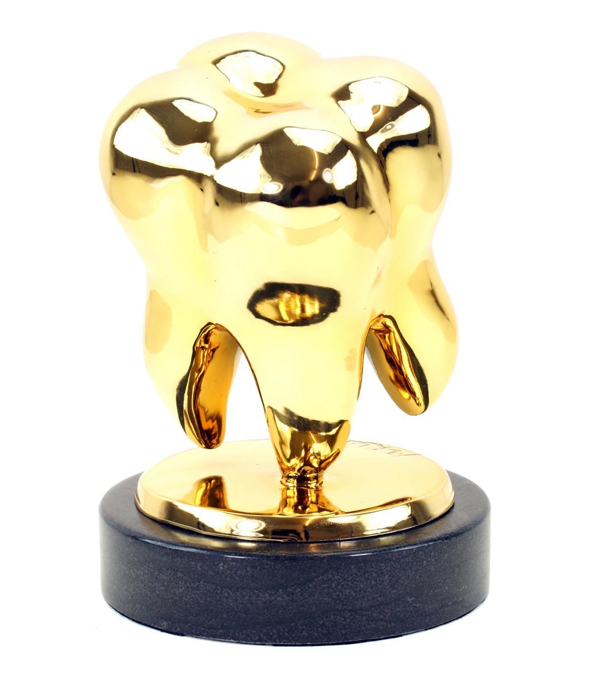 Escultura Diente de Oro en Bronce Dorado, Arte Contemporáneo, Siglo XXI. Moderno en venta