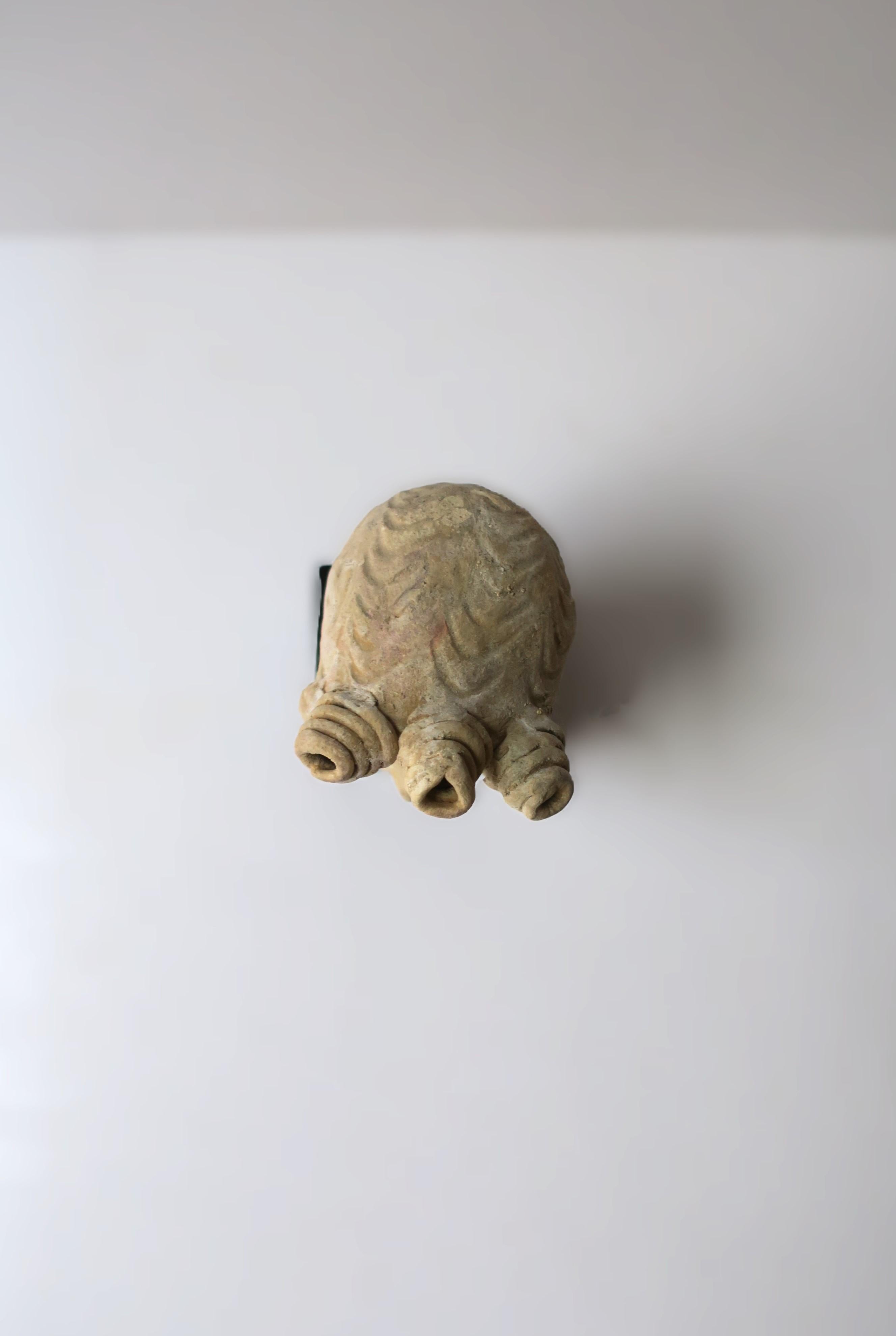 Terrakotta-Skulptur Kopf im Angebot 6