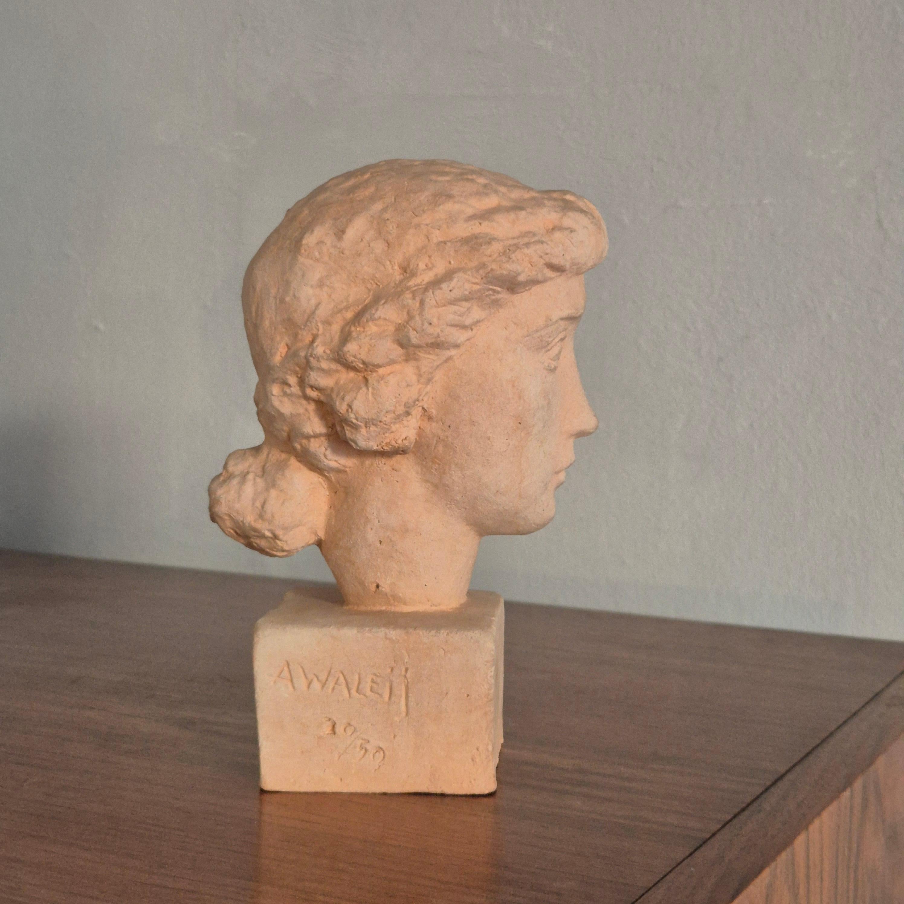 A beautiful head of a woman, made in light terracotta by swedish artist/sculptor Alex Waleij. 

No 30/50, signed A Waleij 