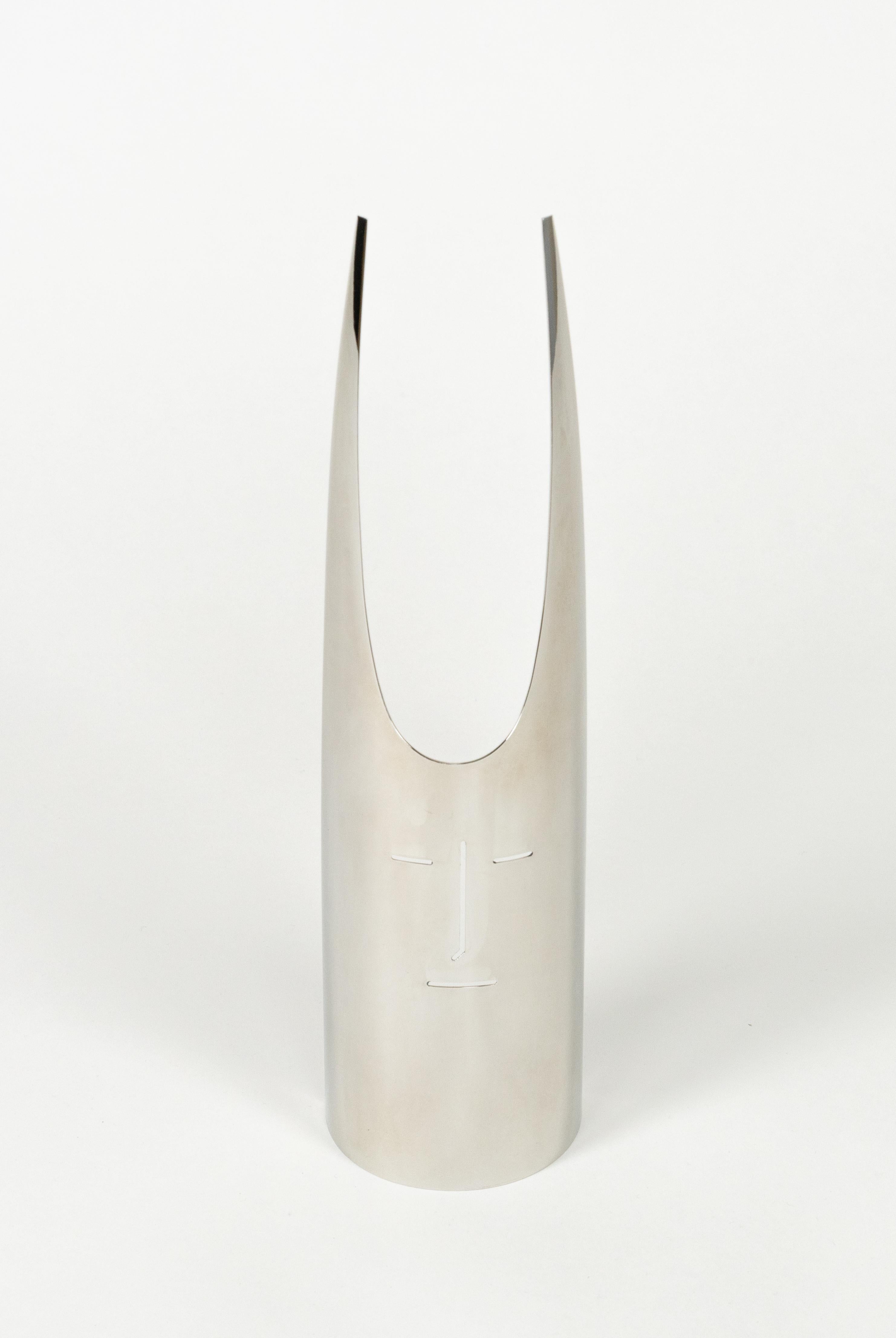 Maravillosa escultura de metal plateado de máscara cornuda (Maschera Cornuta) diseñada por Gio Ponti para Sabattini. 

Fabricado en Italia en 1978.