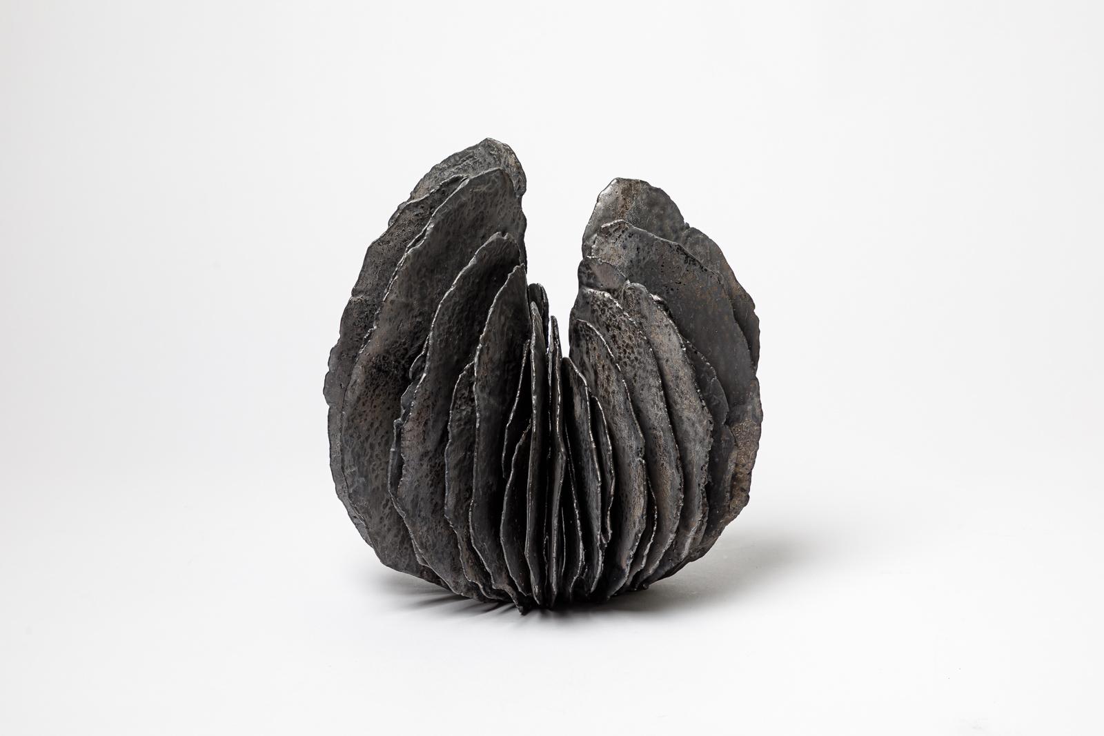 Sculpture en céramique émaillée noire intitulée 