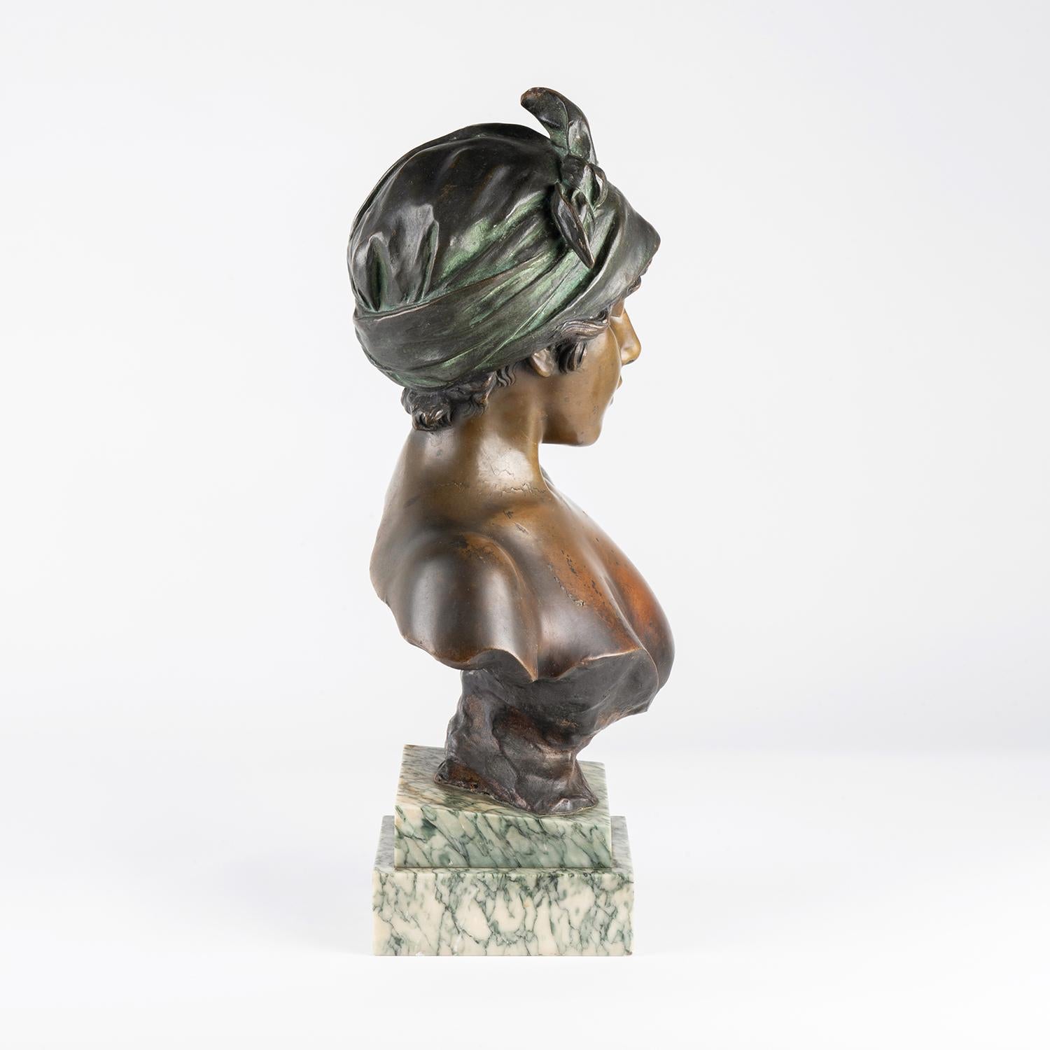 Sculpture in bronze and marble base, Art Nouveau period, circa 1900. For Sale 4
