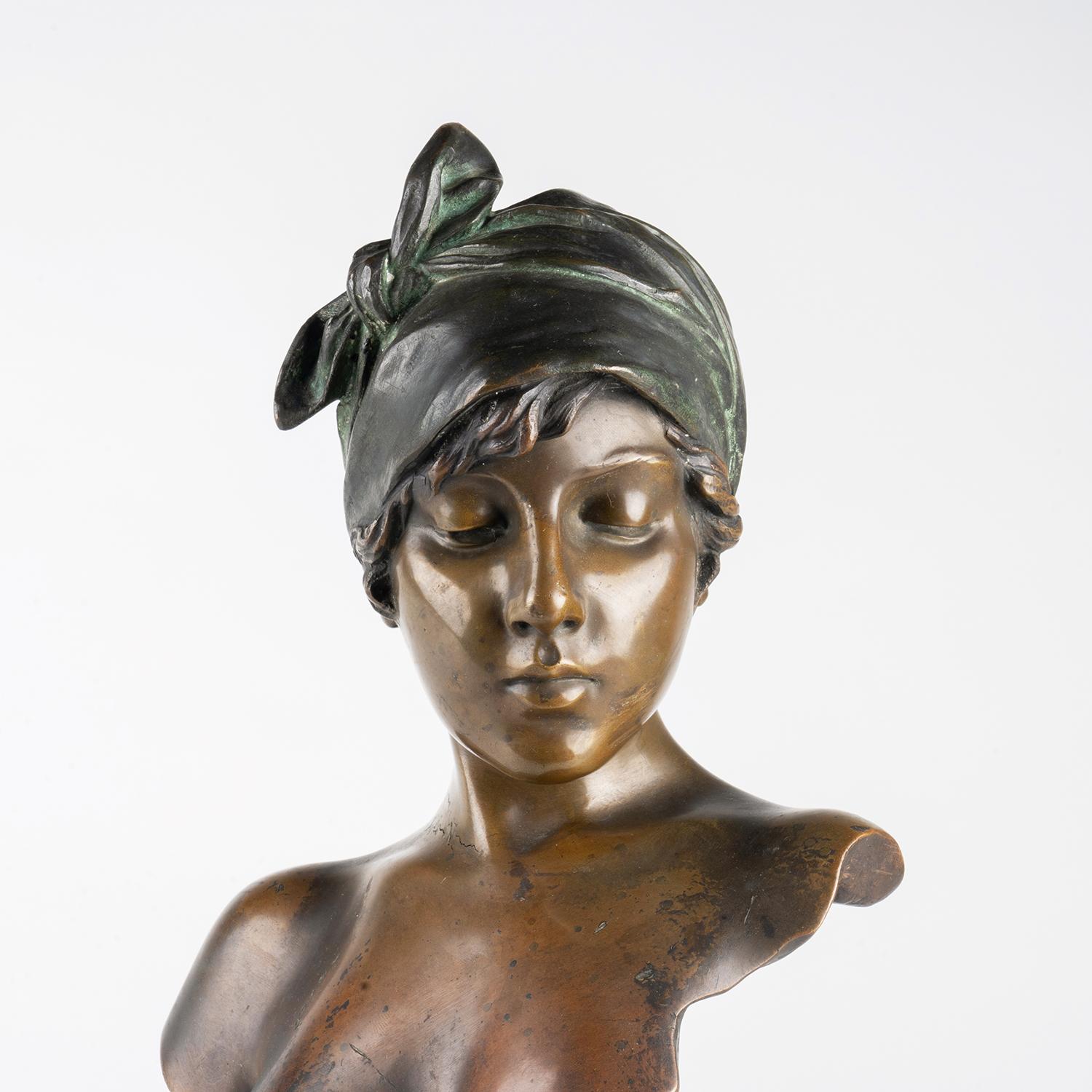 Bronze Sculpture in bronze and marble base, Art Nouveau period, circa 1900. For Sale