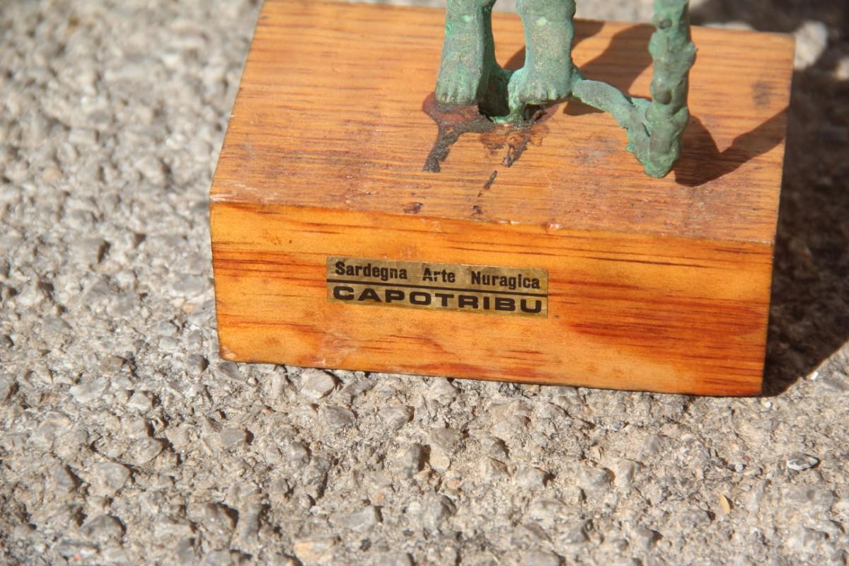 Scultura in bronzo arte Nuragica Sardegna anni '60 base in legno Capo tribù.
