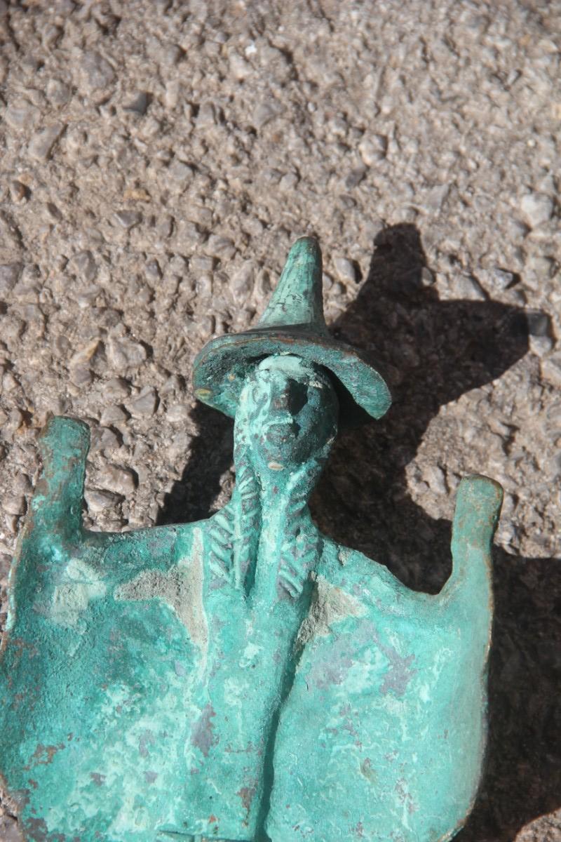 Sculpture in Bronze Art Nuragica Sardinia 1960s Wood Base Priestess For Sale 3