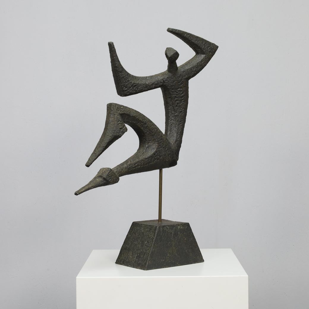 This impressive bronze sculpture by Dutch artist Joop Puntman stands out for its strong formal language and quiet monumentality. Puntman is known for his work in ceramics and bronze, often marked by symbolic or contemplative presence.

This piece
