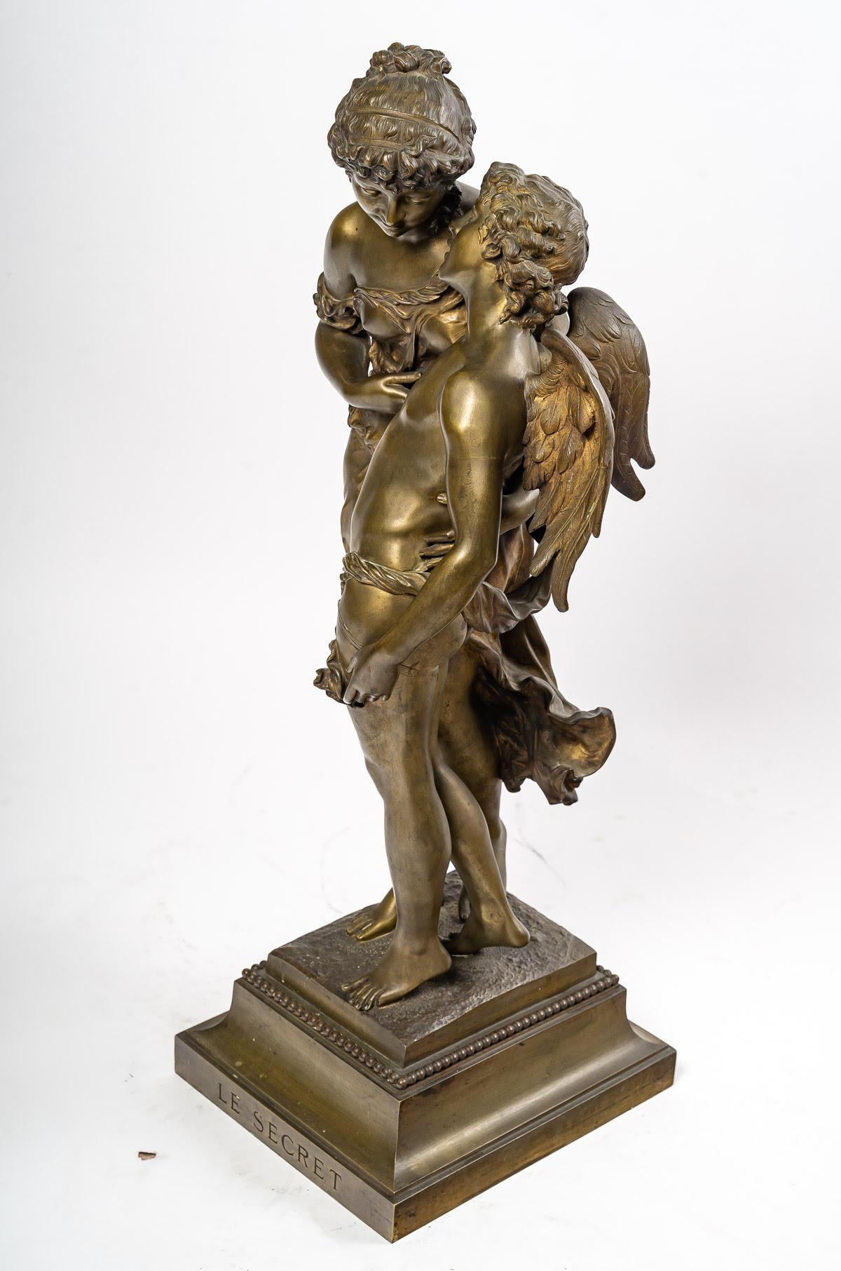 Patiné Sculpture en bronze, signée Ferville Suan, « Le secret »