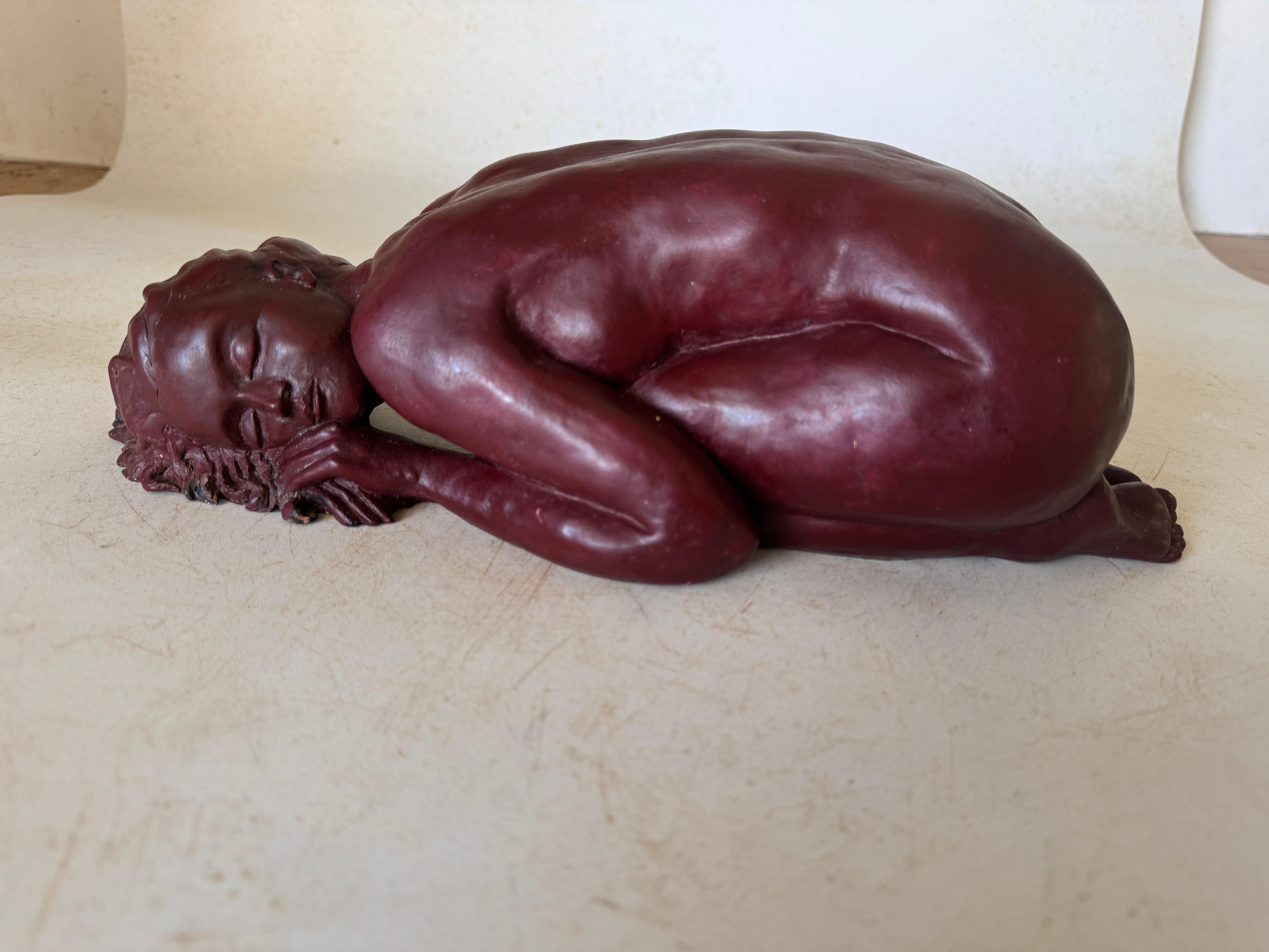 Sculpture in Clay, by French Artist Nude Women Lying France 1960, Bordeaux Color For Sale 4