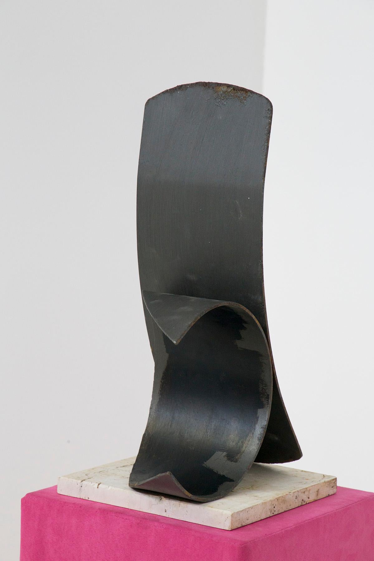 Sculpture in iron by Antonio Del Donno Untitled, Signed In Good Condition For Sale In Milano, IT