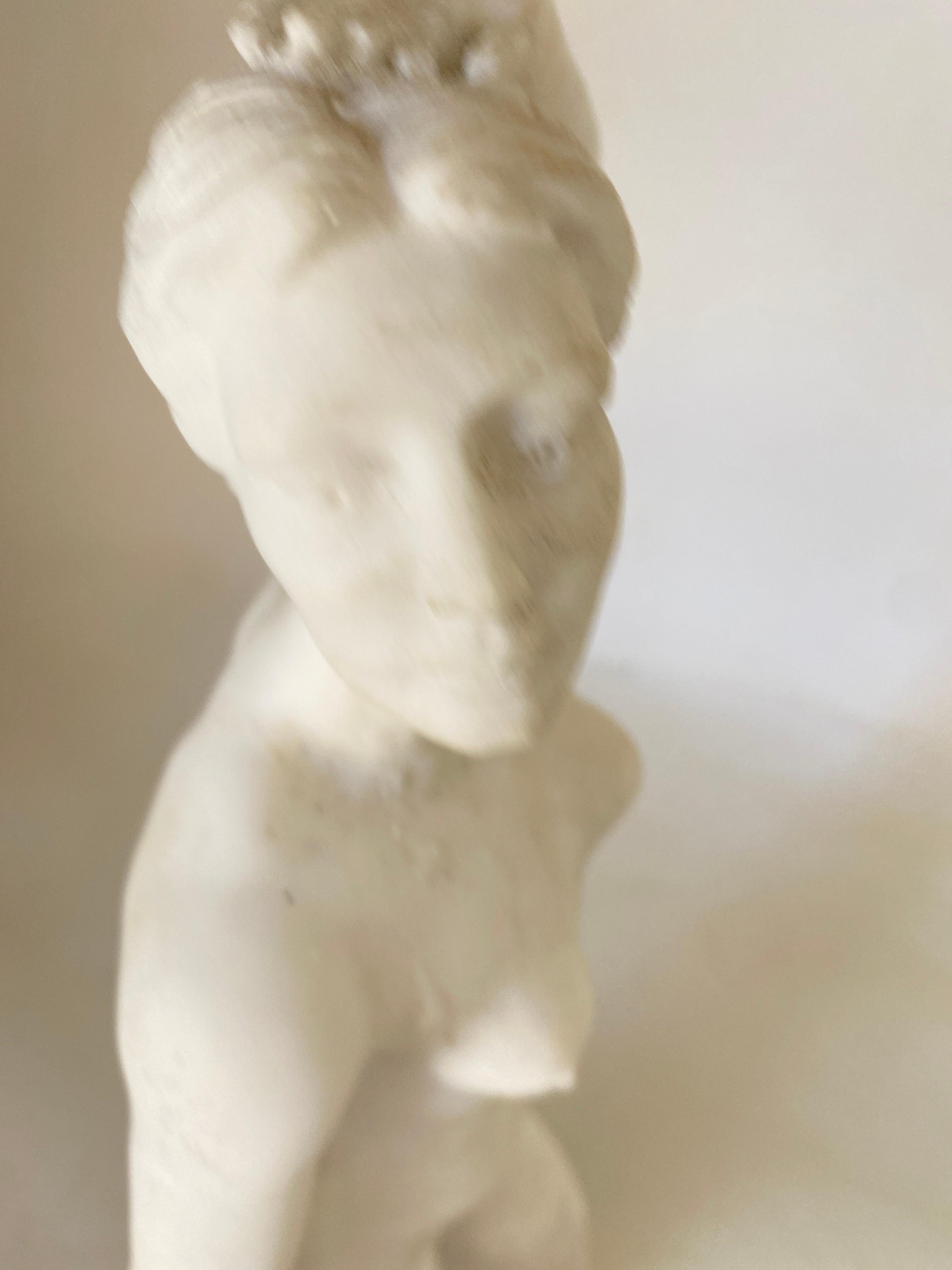 Sculpture française en poudre de marbre, couleur blanche, 20ème siècle en vente 5