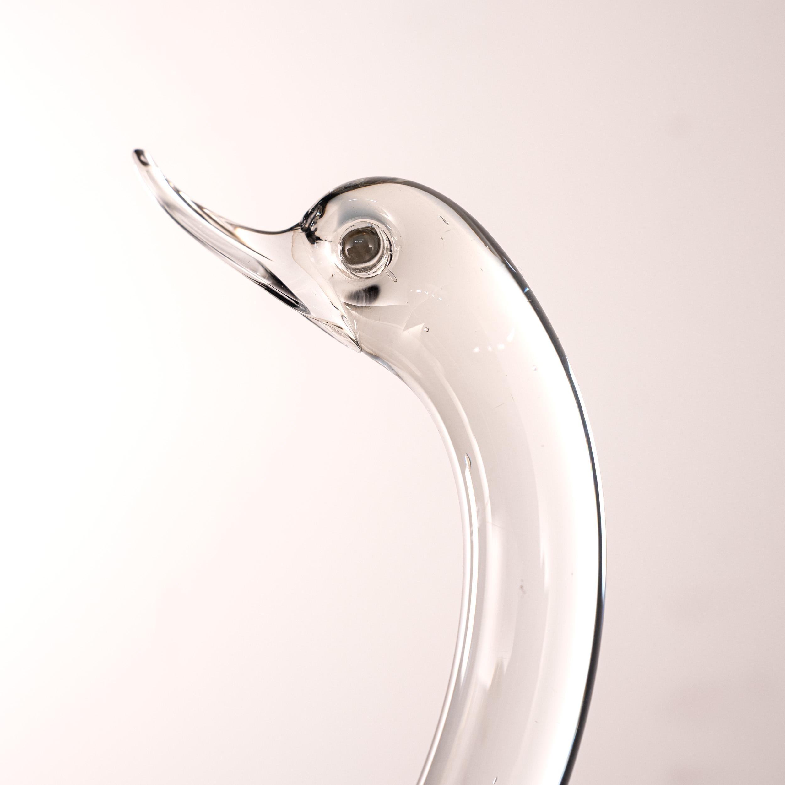 Fait main Sculpture en verre Murano cygne bleu foncé détails en cristal noir Formia Venezia en vente
