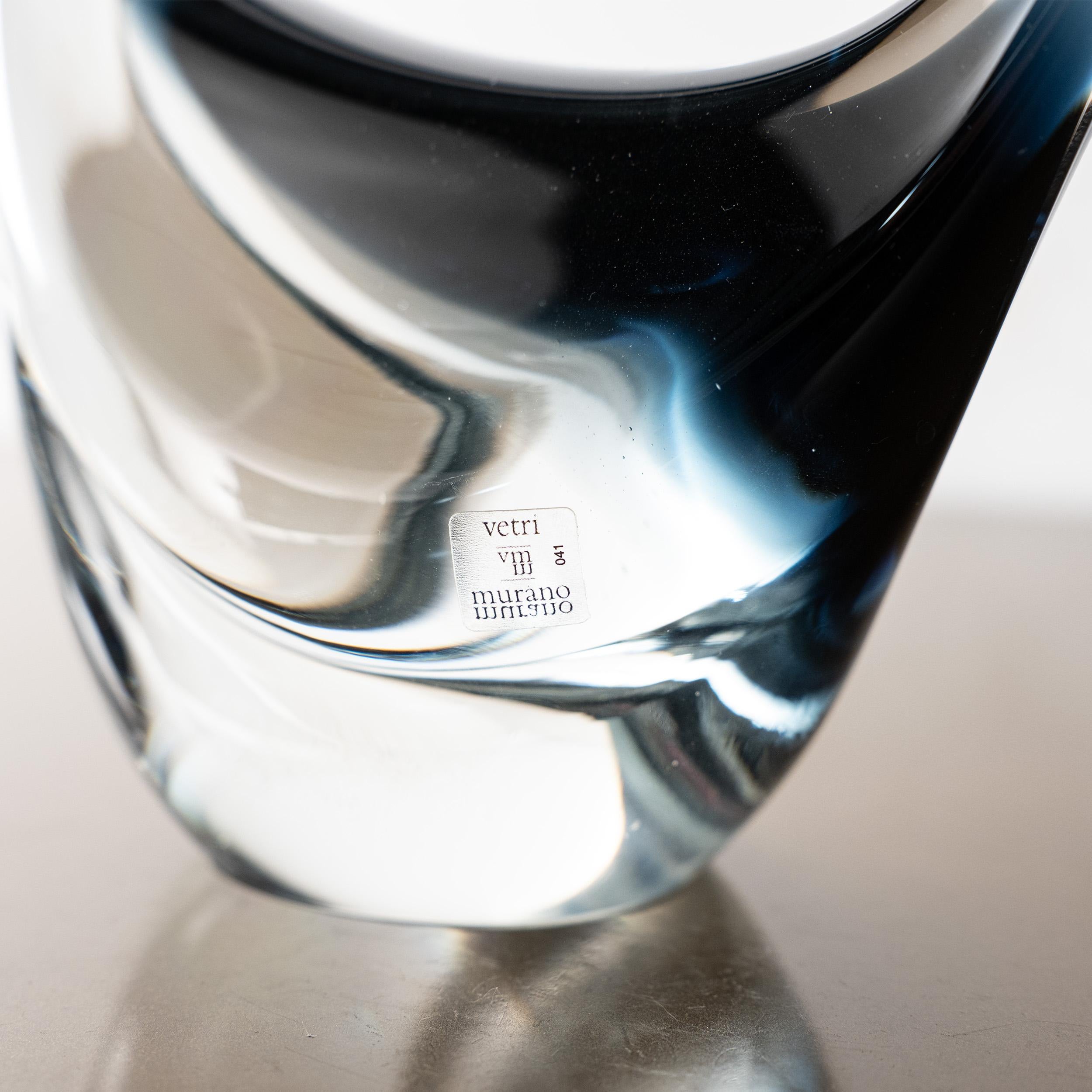 Verre de Murano Sculpture en verre Murano cygne bleu foncé détails en cristal noir Formia Venezia en vente