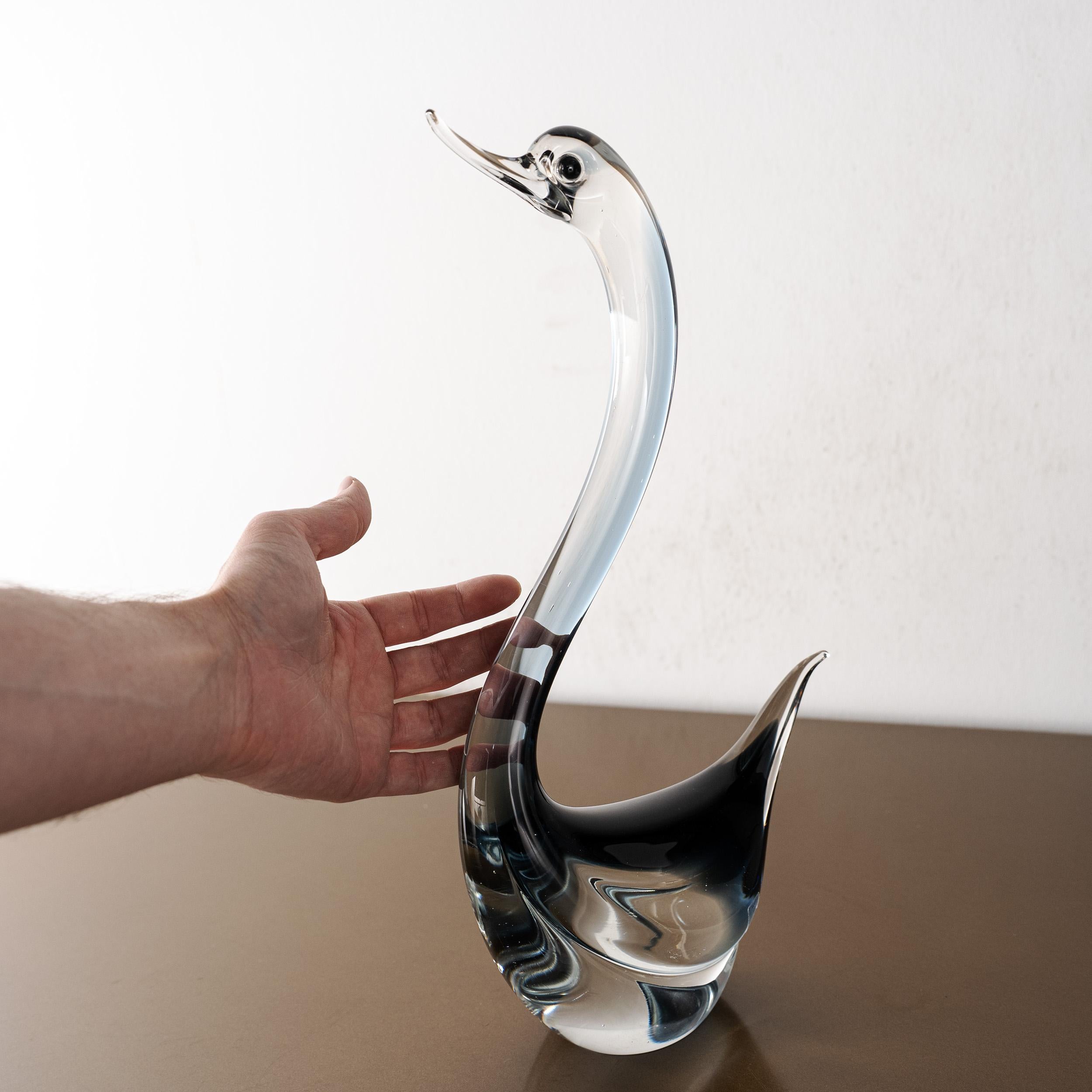 Sculpture en verre Murano cygne bleu foncé détails en cristal noir Formia Venezia en vente 2
