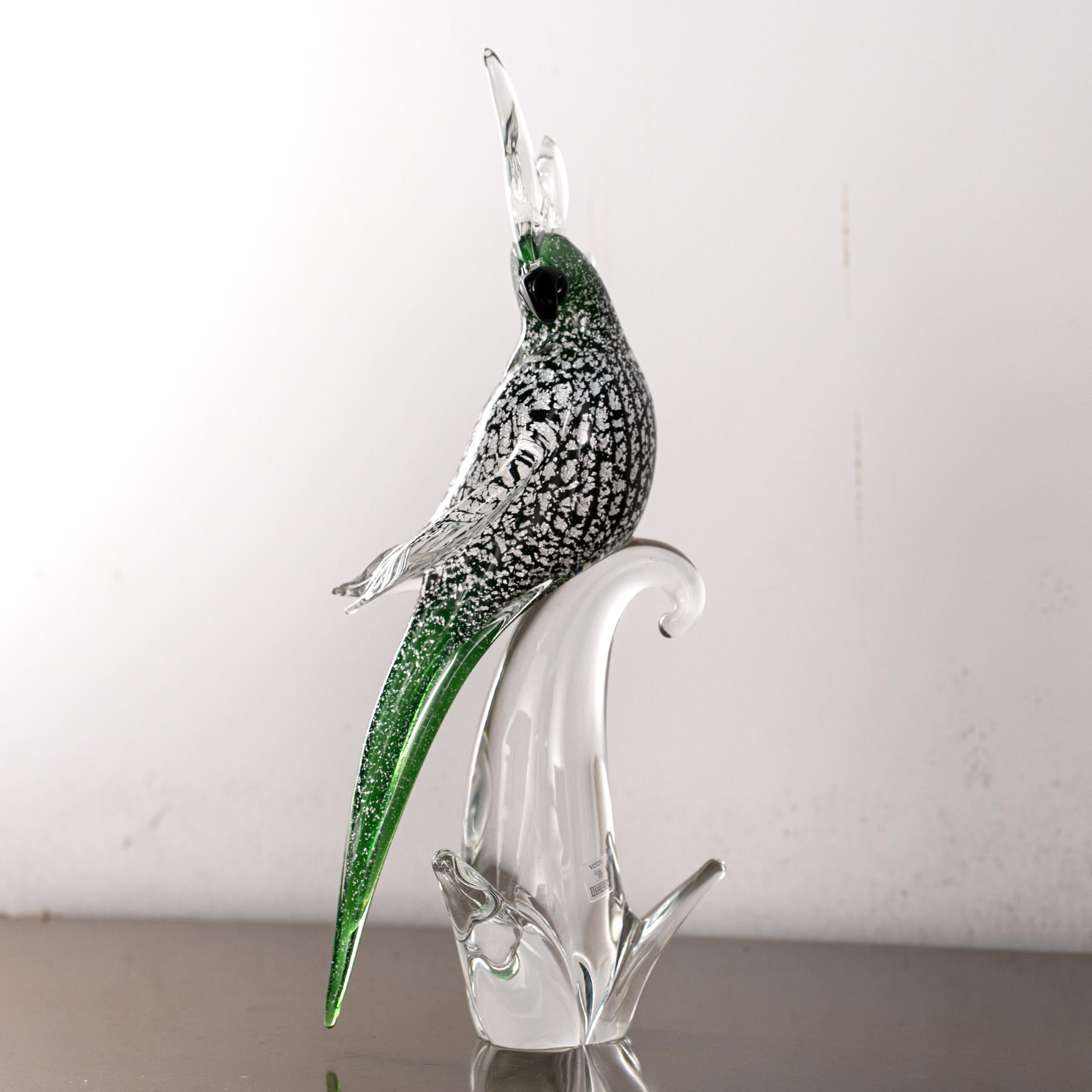 Fatto a mano Scultura in vetro di Murano, pappagallo verde con foglia d'argento di Formia Venezia Italia in vendita