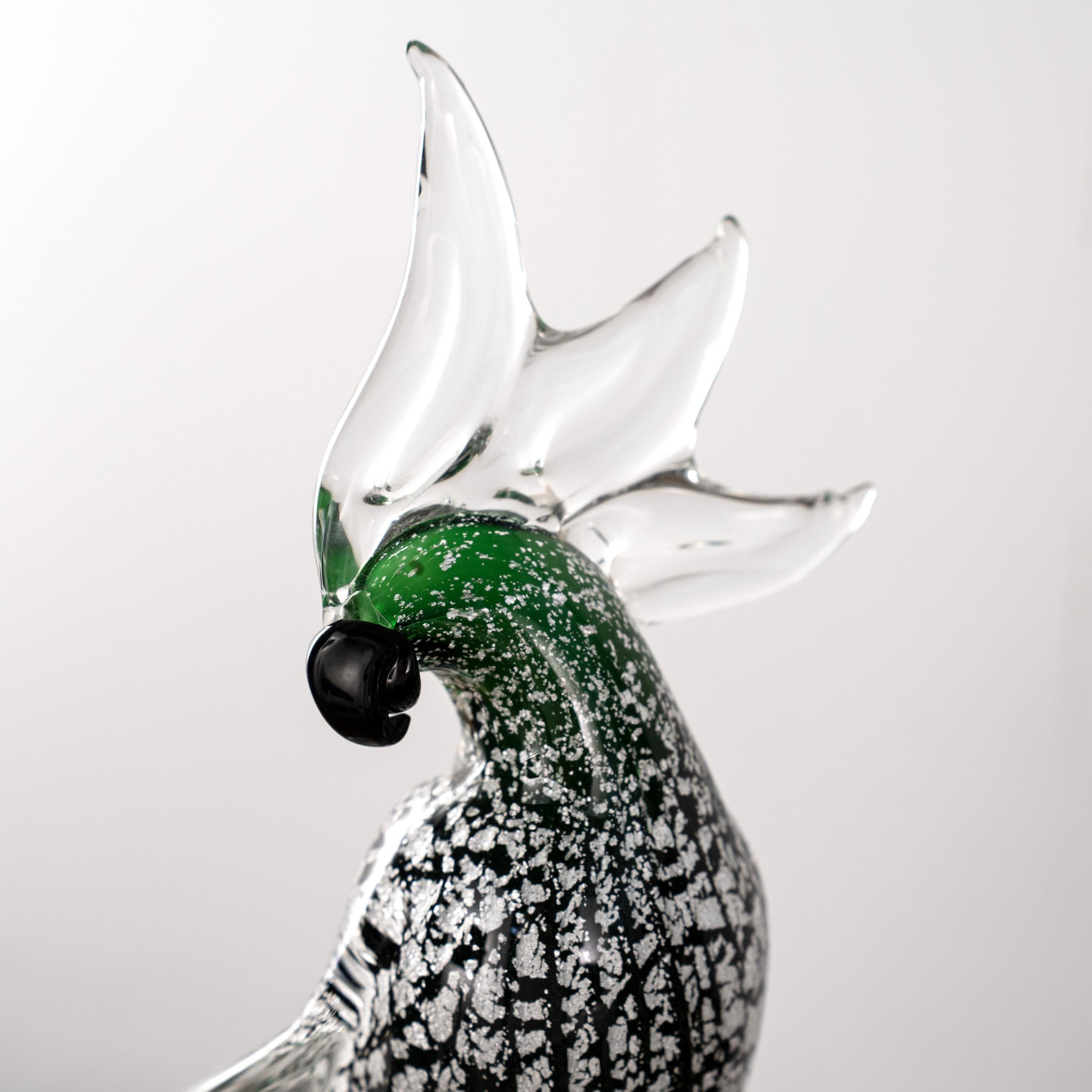 XX secolo Scultura in vetro di Murano, pappagallo verde con foglia d'argento di Formia Venezia Italia in vendita