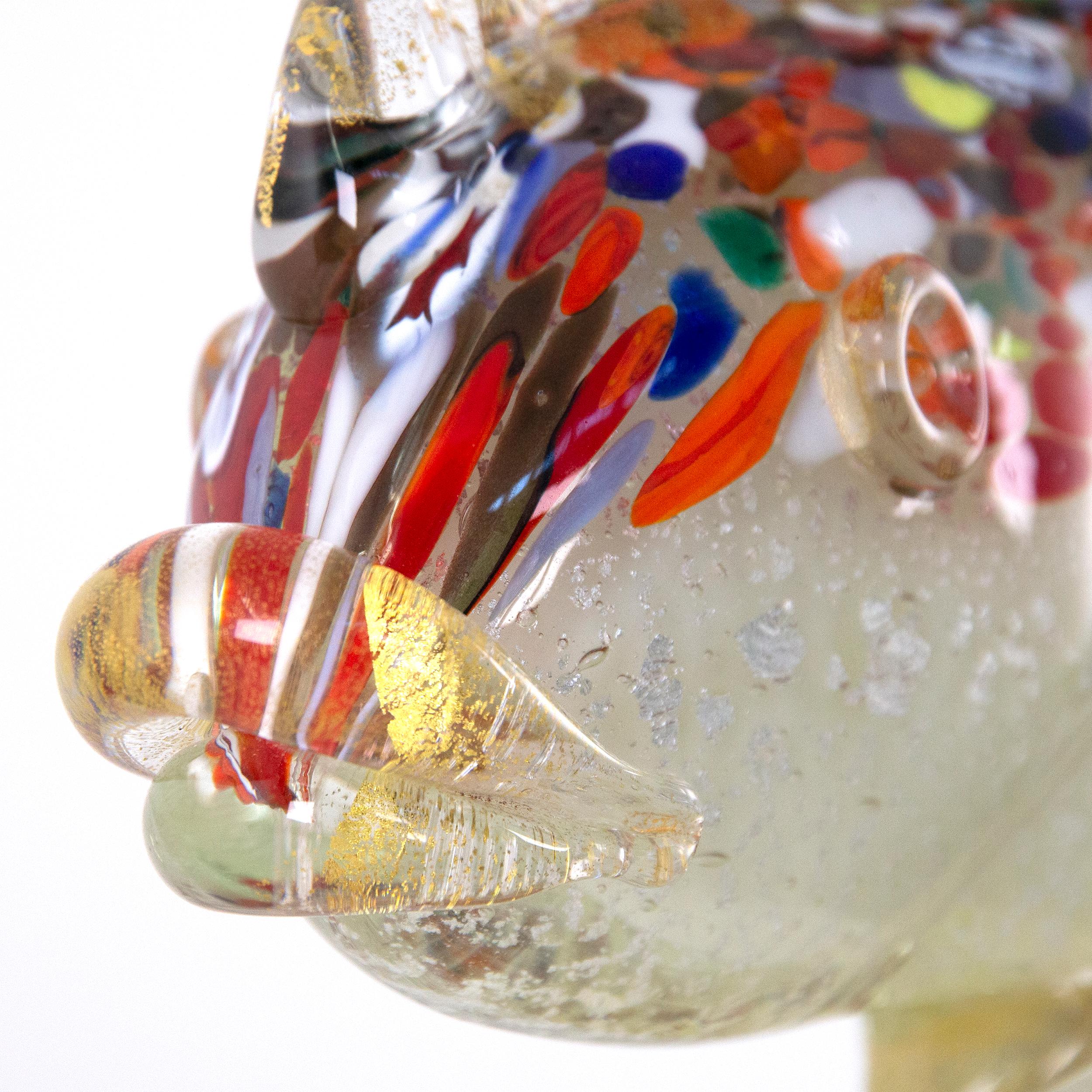 Skulptur aus Murano-Glas, mehrfarbiger Fisch mit Blattgolddetails, Made in Italy im Angebot 2
