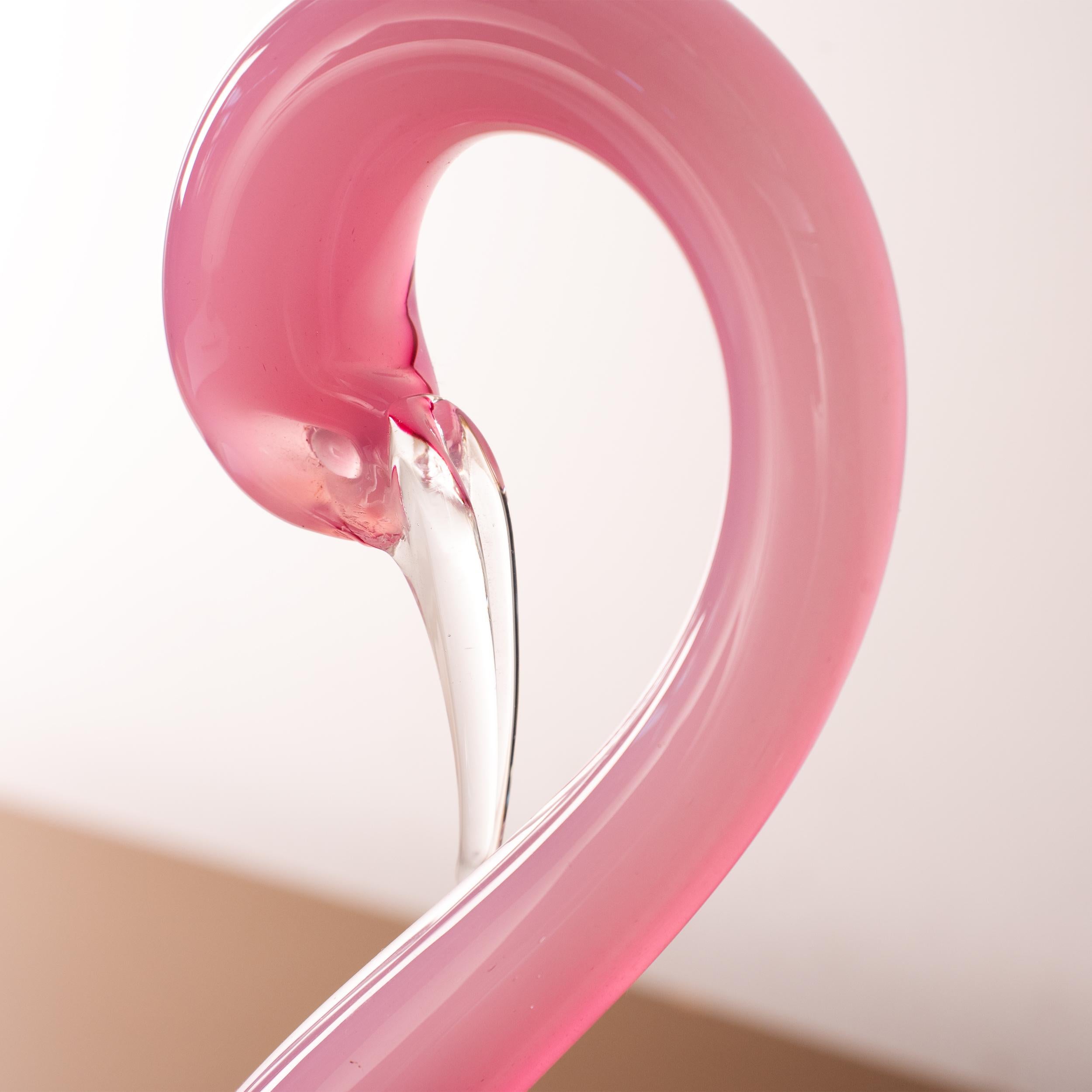 Italiano Scultura in vetro di Murano, Cigno rosa con dettagli in cristallo, Italia in stock in vendita