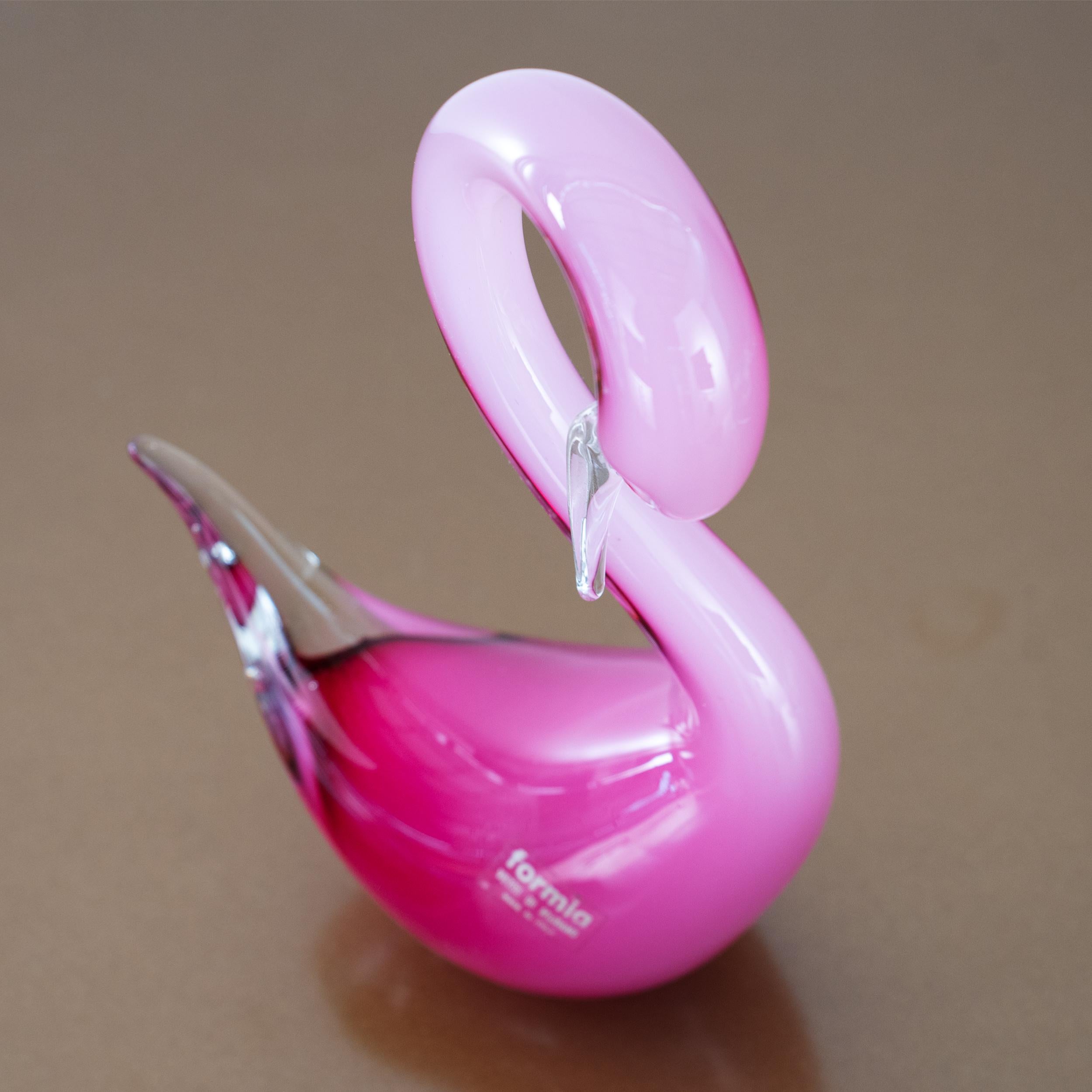 Vetro di Murano Scultura in vetro di Murano, Cigno rosa con dettagli in cristallo, Italia in stock in vendita